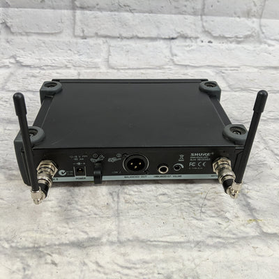 Shure SLX Wireless Microphone System w/ SM58