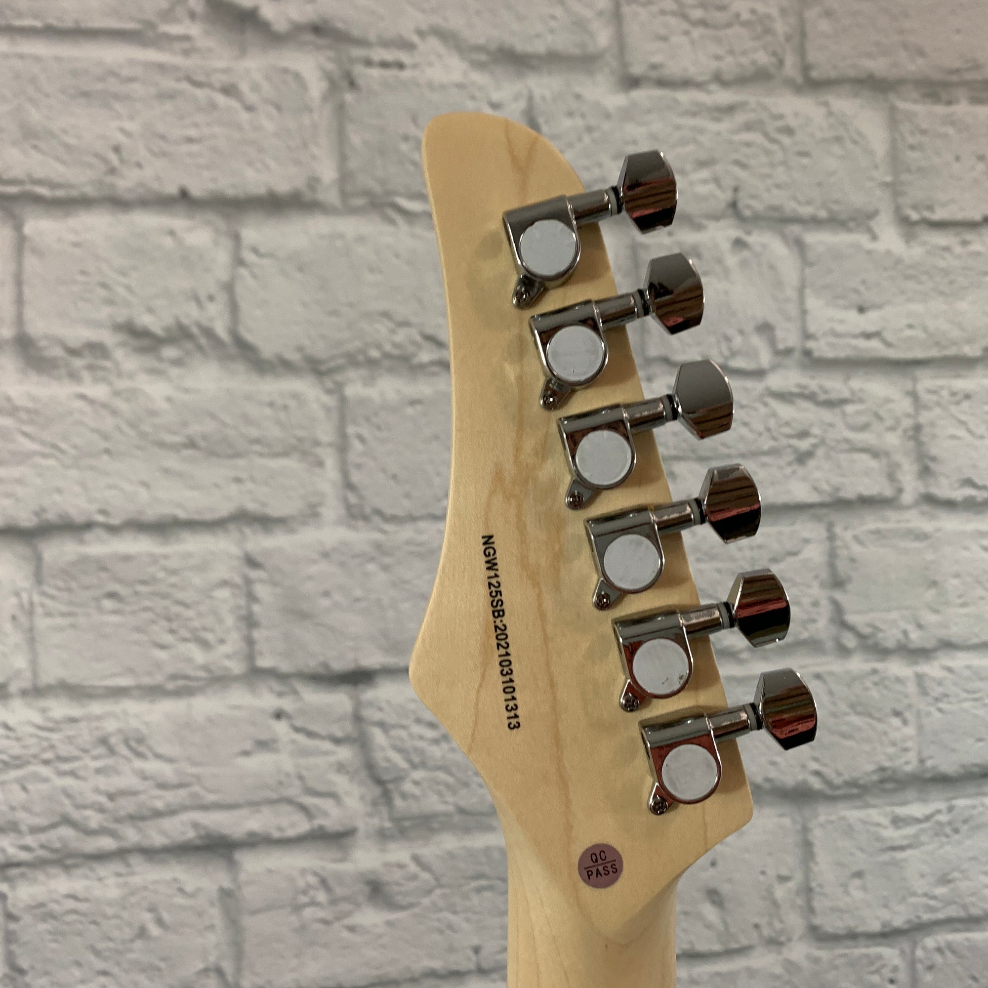 Nashville Guitar Works 125 Single Cutaway - Sunburst, Maple Fretboard
