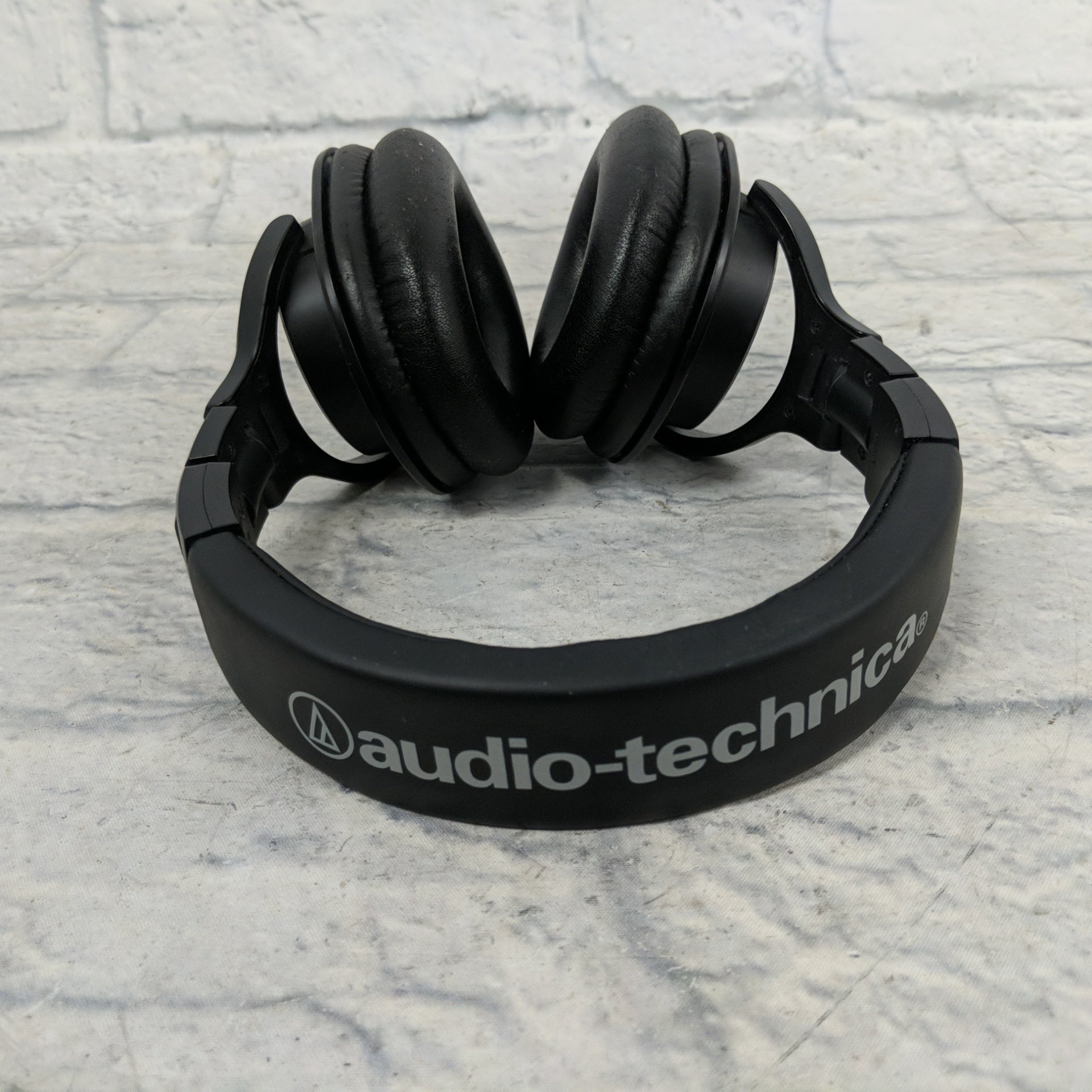 Audio-Technica ATH-M40x Studio Monitor Headphones