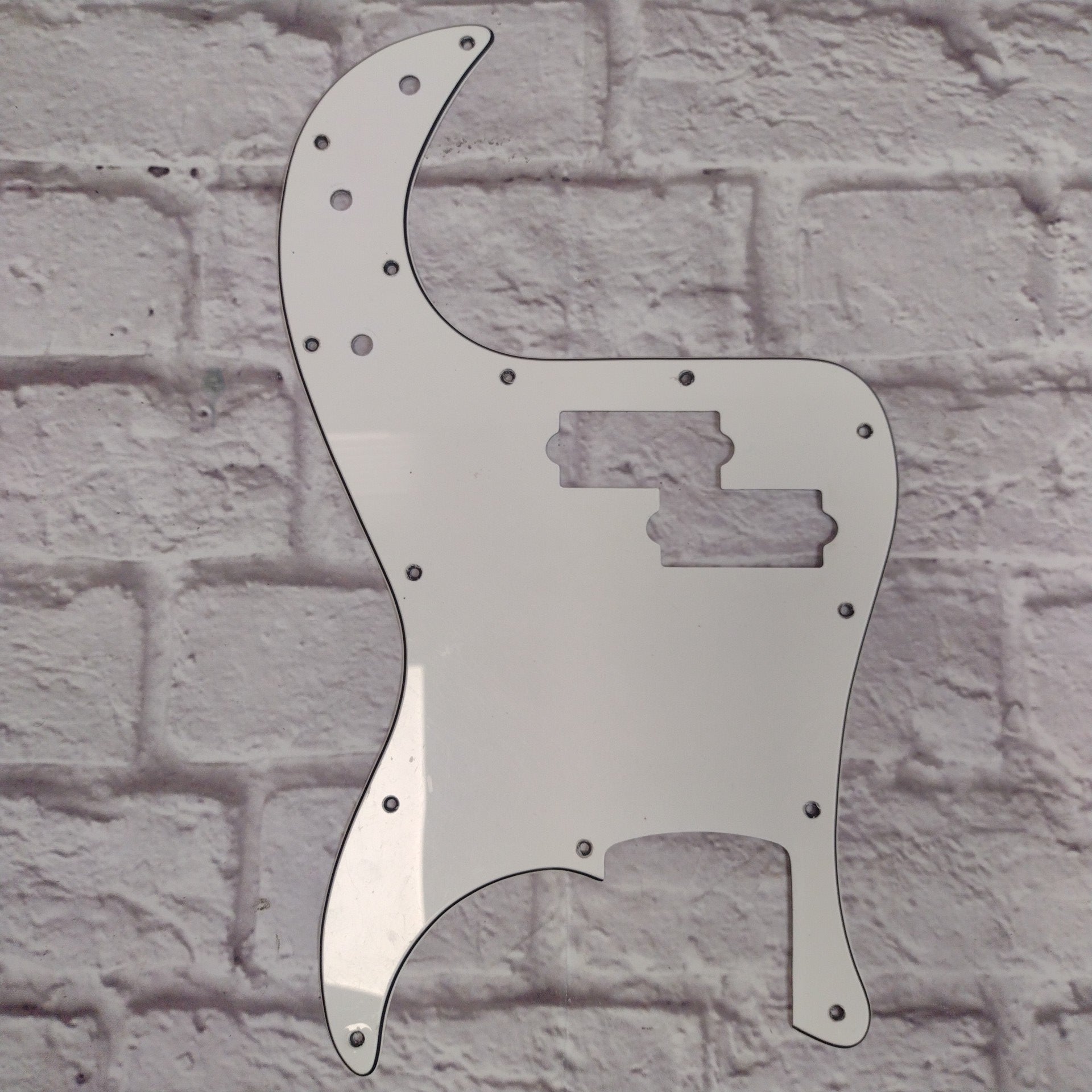 Unknown P-Bass Pickguard WBW