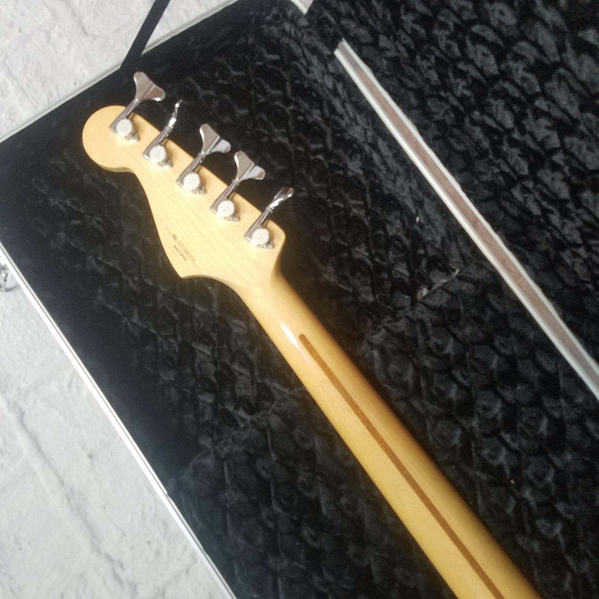 Fender MIM Dimension 5 String Bass With Gotoh Tuners and Bartolini 18v Active Preamp