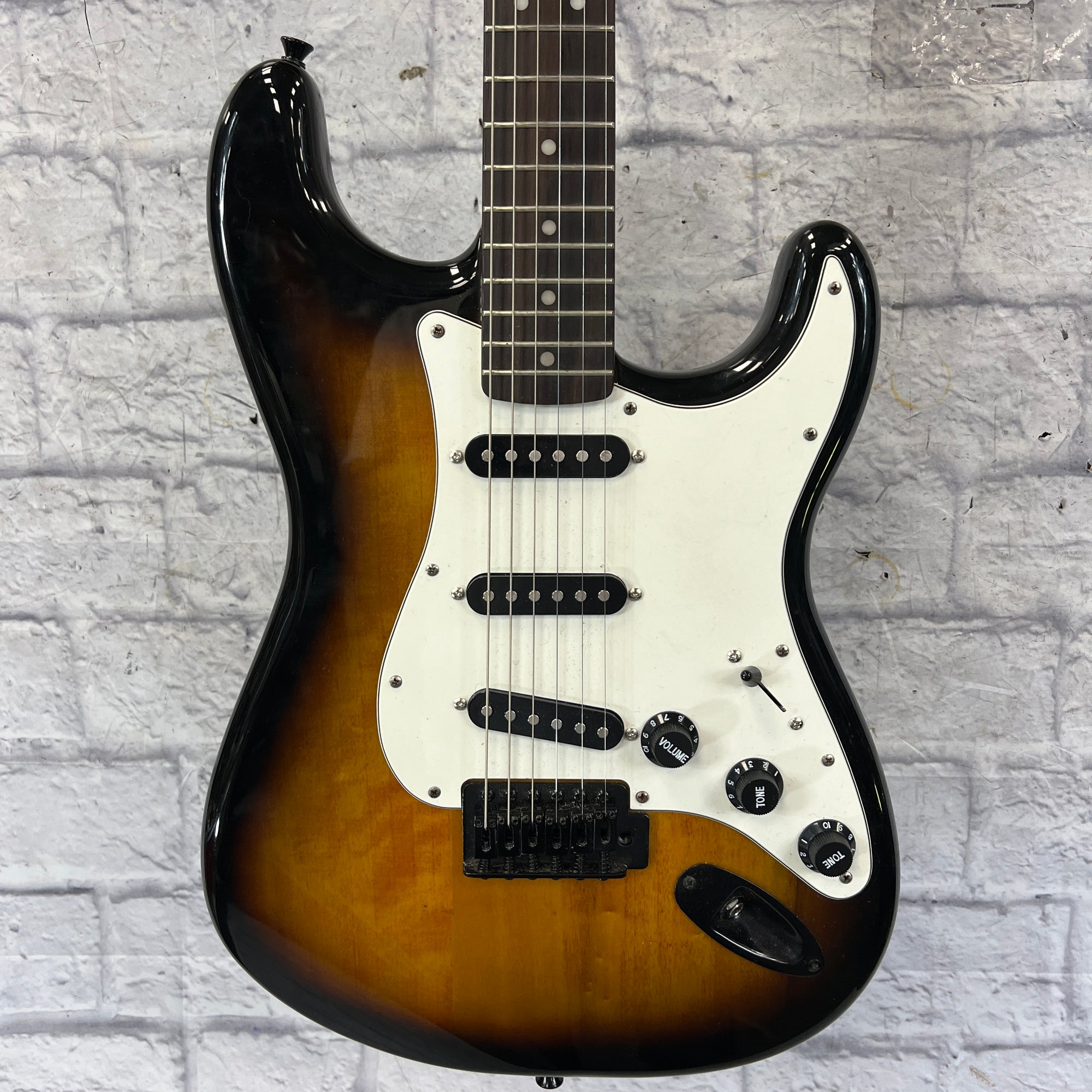 『美品』SQUIER BY FENDER BULLET STRAT Squier Bullet Stratocaster 2-Tone Sunburst Electric Guitar