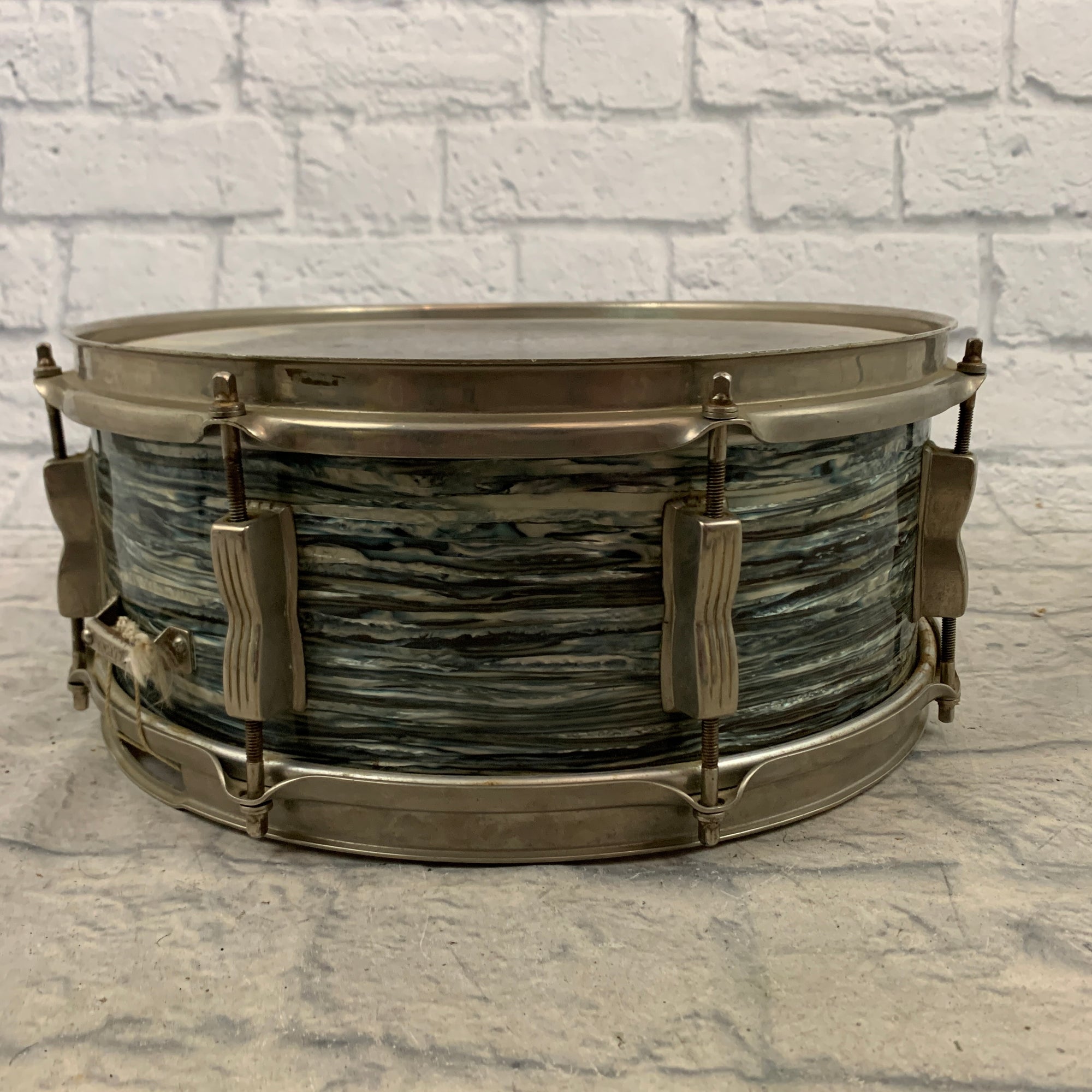 WFL Super Classic 5.5" x 14" Snare Drum - Blue Oyster Pearl