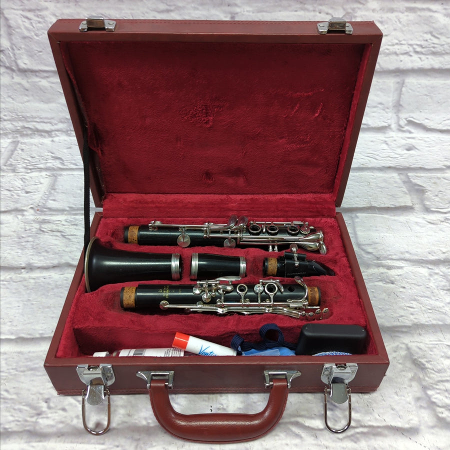 Buffet Crampon E11 Intermediate Bb Clarinet - Ready to play!  Only 2 years old