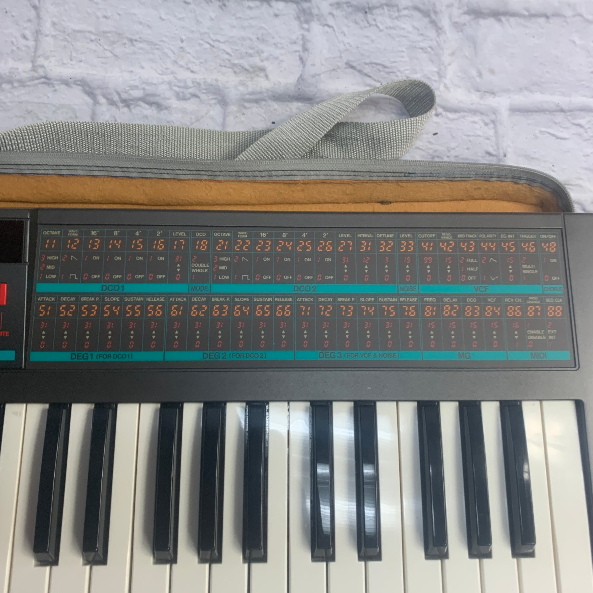 Korg Poly 800 Synthesizer - Evolution Music