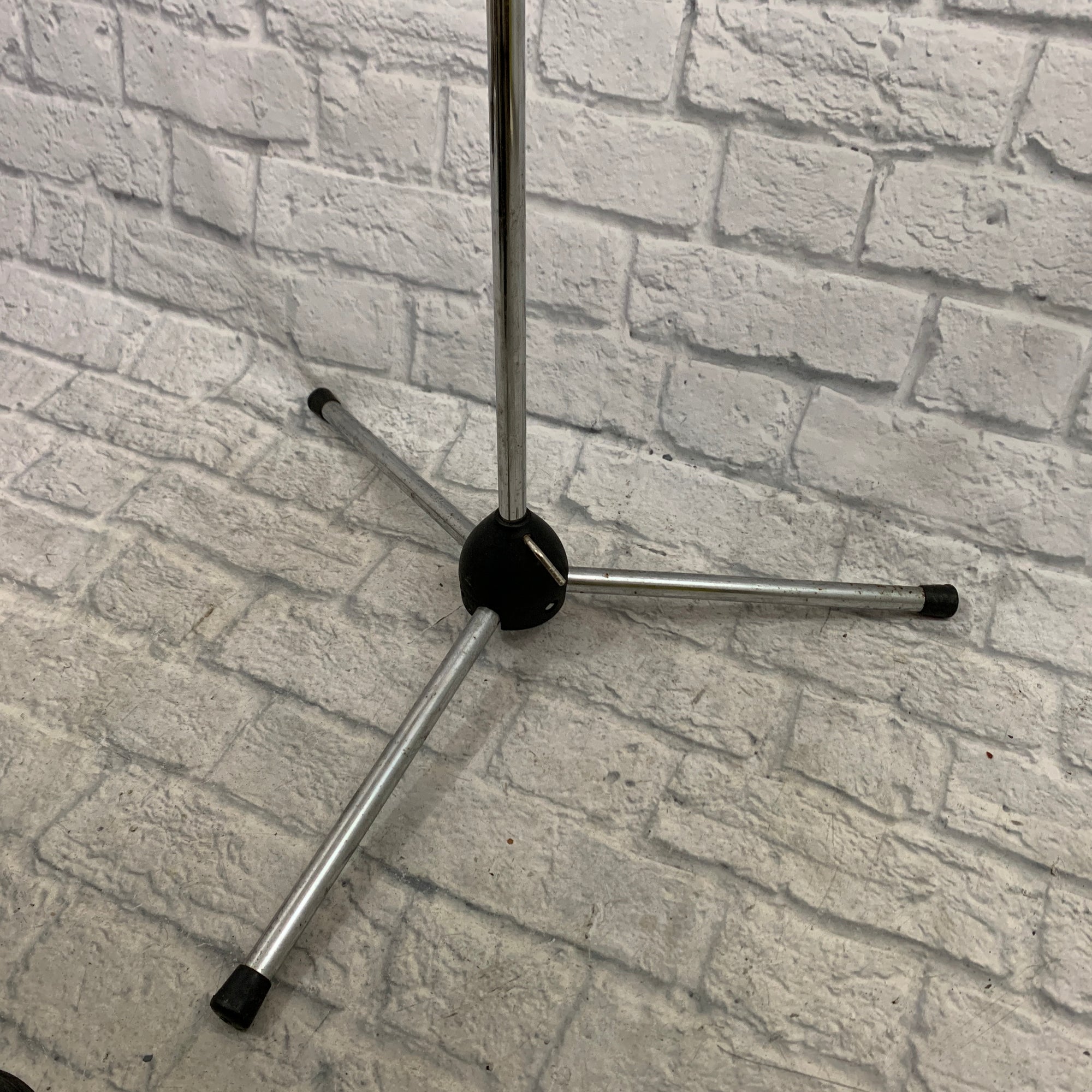 Unknown Tripod Straight Mic Stand