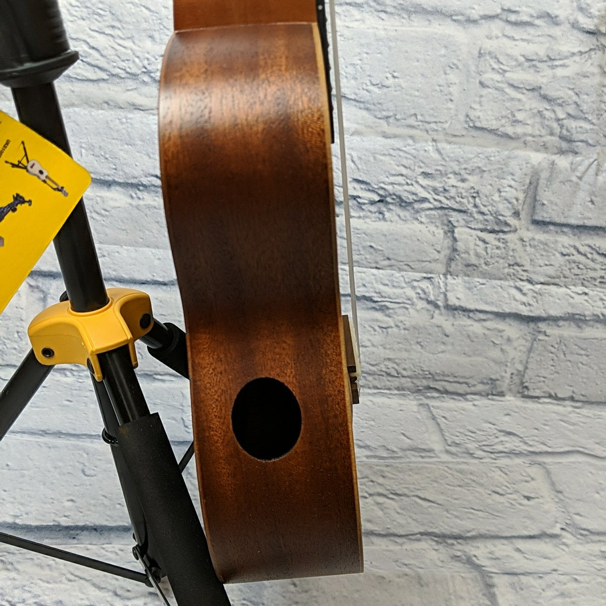 Amahi UKC-3DA12 Mona Lisa Concert Mahogany Ukulele