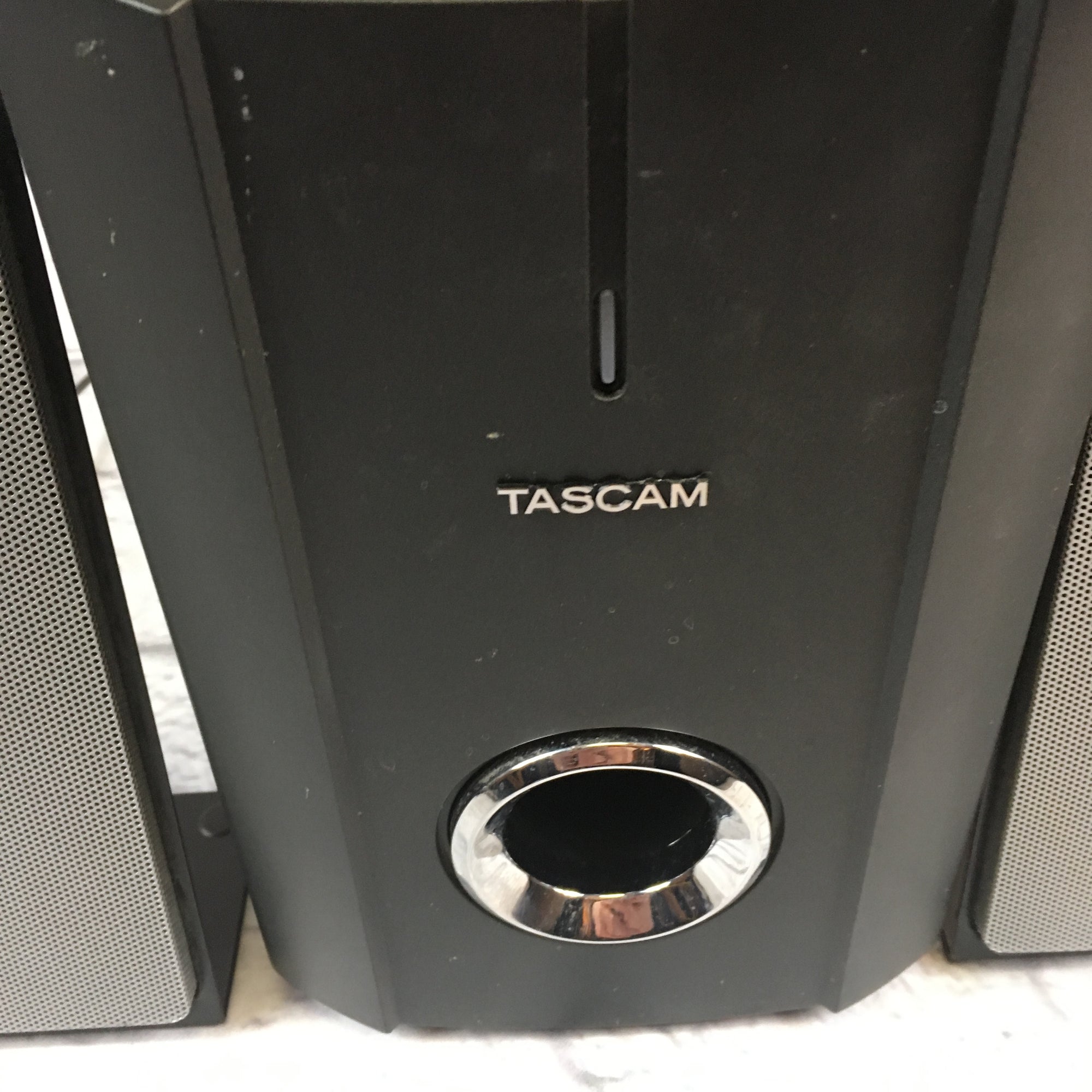 Tascam VL-S21 Speakers with Subwoofer
