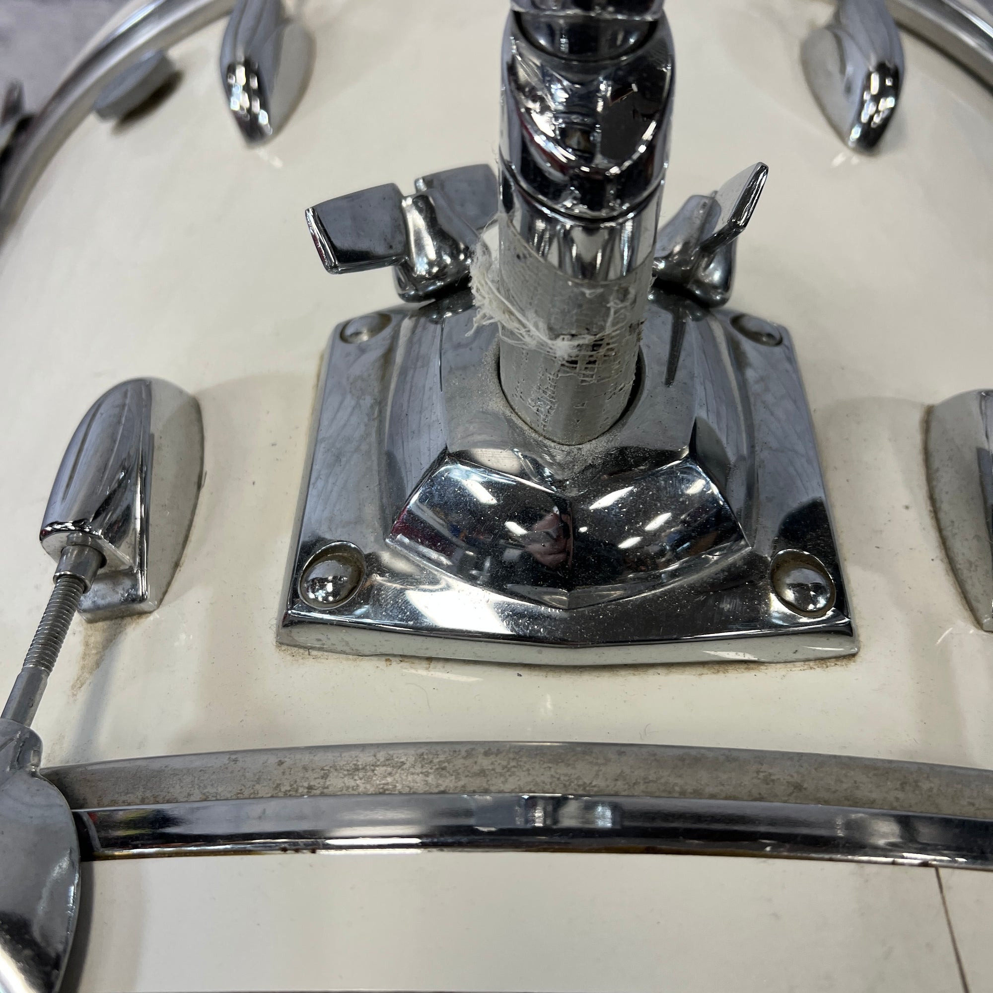 Gretsch Drop G 24 White Nitron Bass Drum