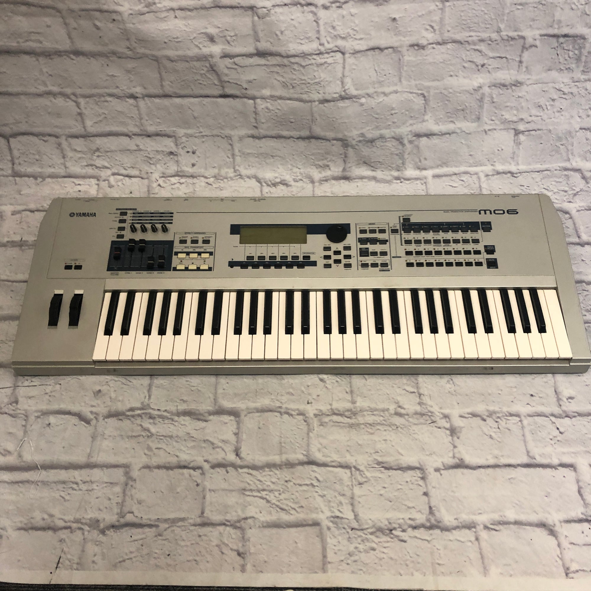 Yamaha MO6 61 Key Synthesizer Workstation - Evolution Music