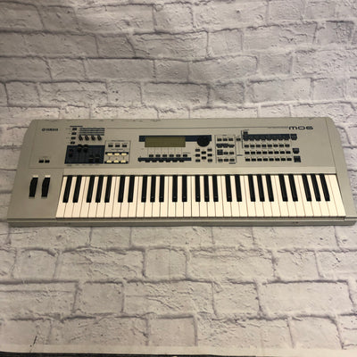 Yamaha MO6 61 Key Synthesizer Workstation