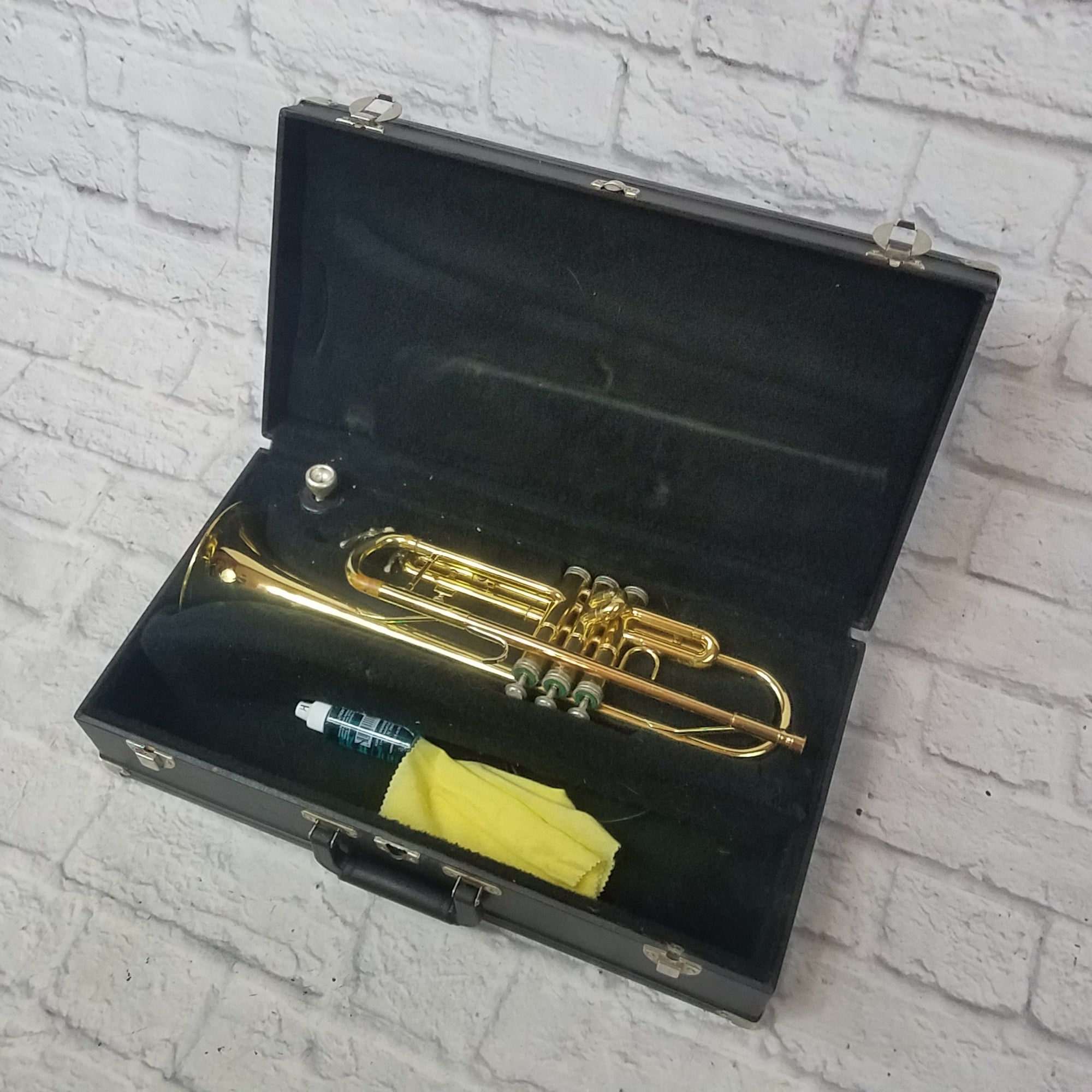 Holton T602P Student Trumpet w/ hard case - Evolution Music