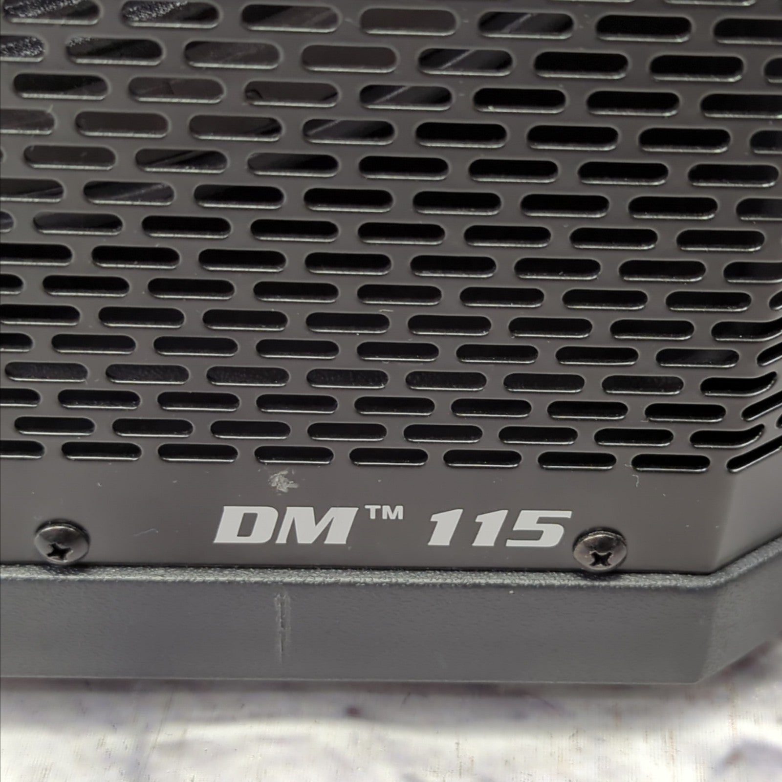 Peavey Dark Matter DM 115 1000W Powered Speaker