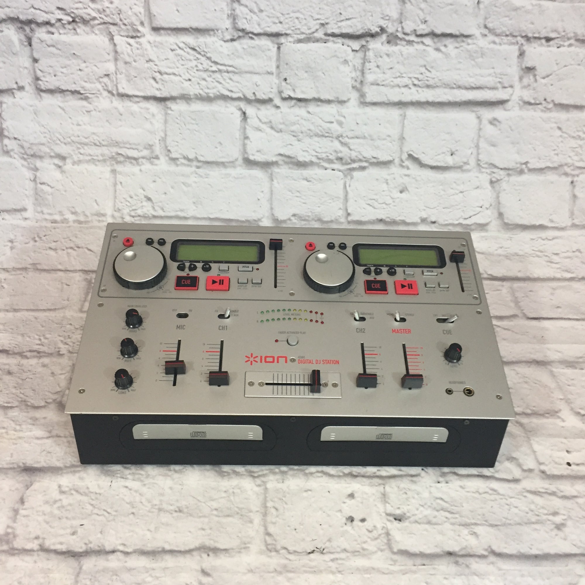 ION ICD02 Digital DJ Station - Evolution Music