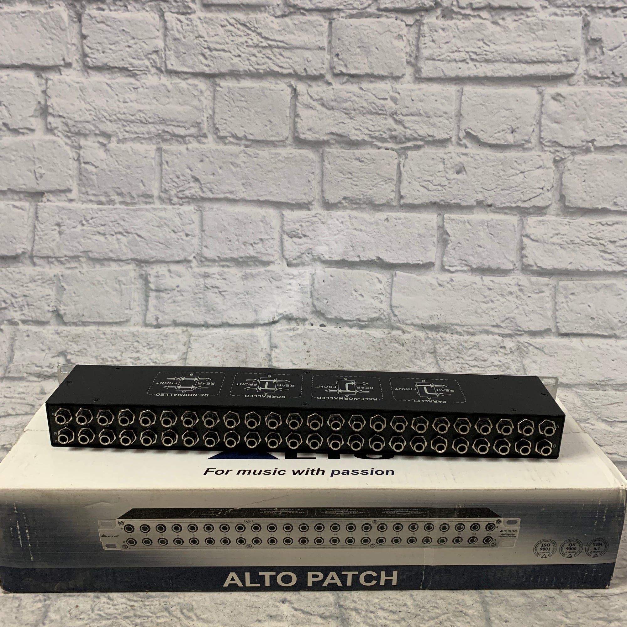 Alto 48-Point Rack Patchbay - New Old Stock!
