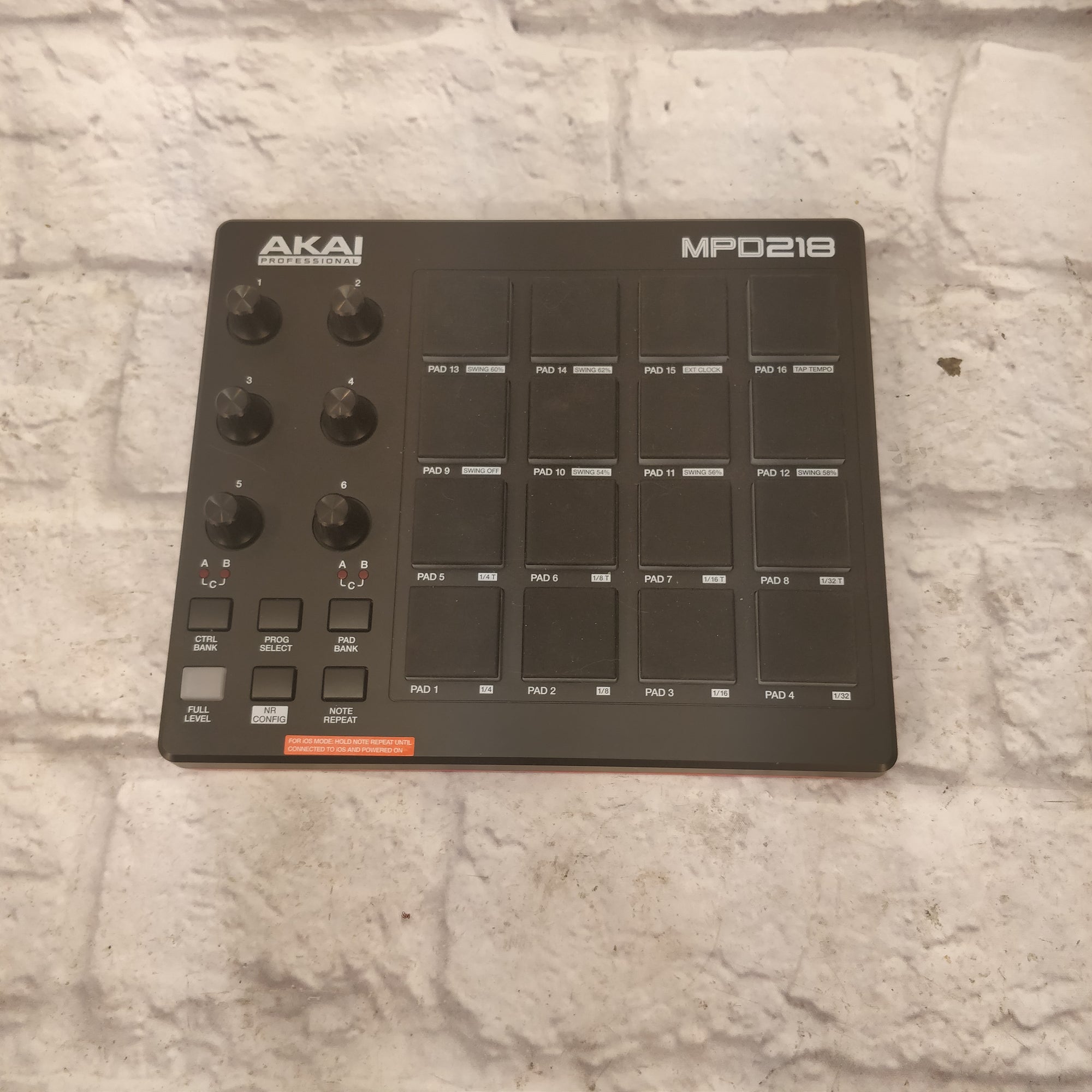 Akai Professional MPD218 USB/MIDI Drum Pad Controller