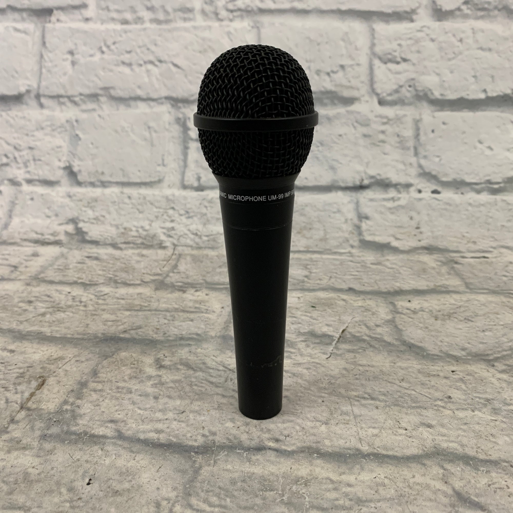 Phonic UM-99 Dynamic Vocal Microphone w/ Switch