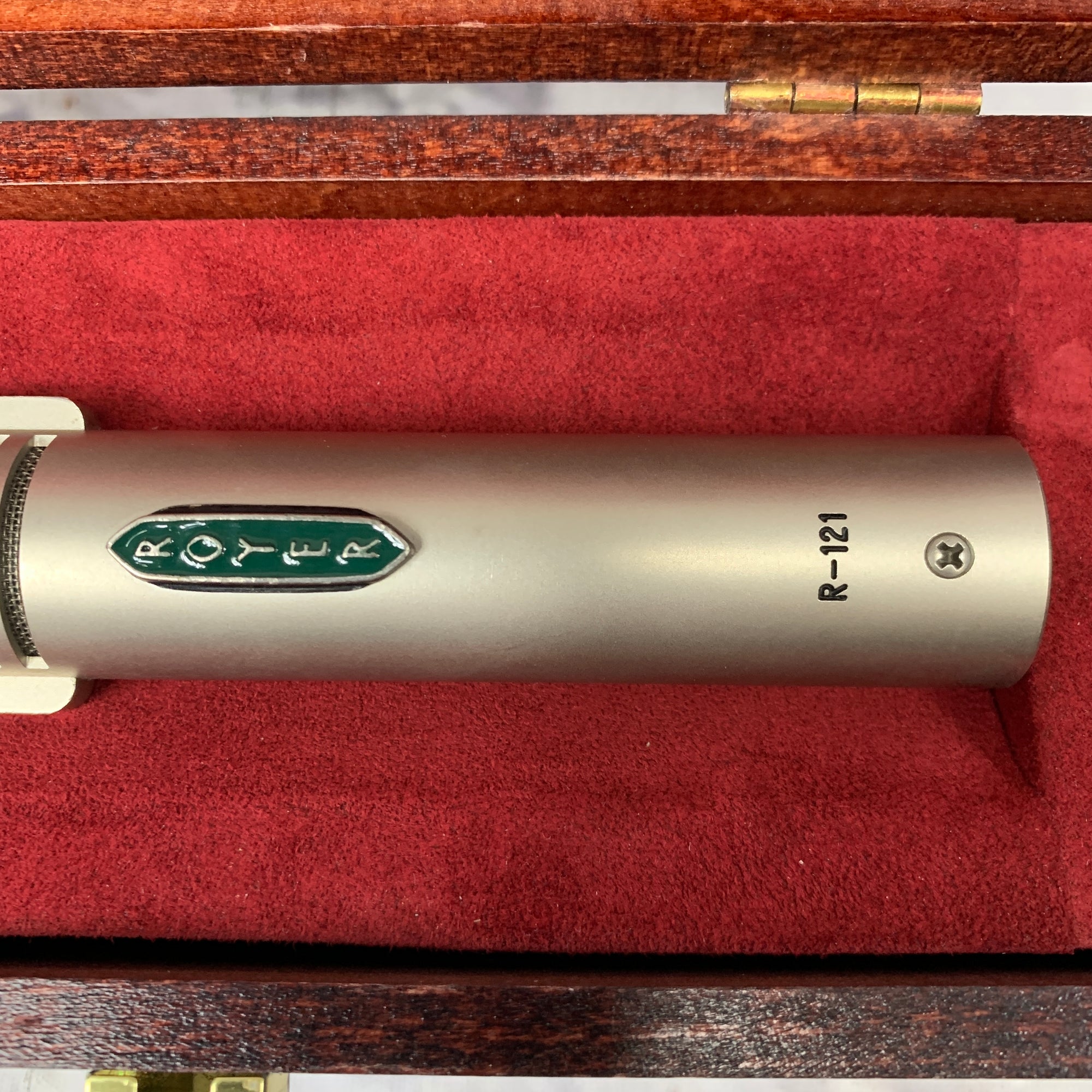 Royer R-121 Ribbon Microphone w/ Shock Mount