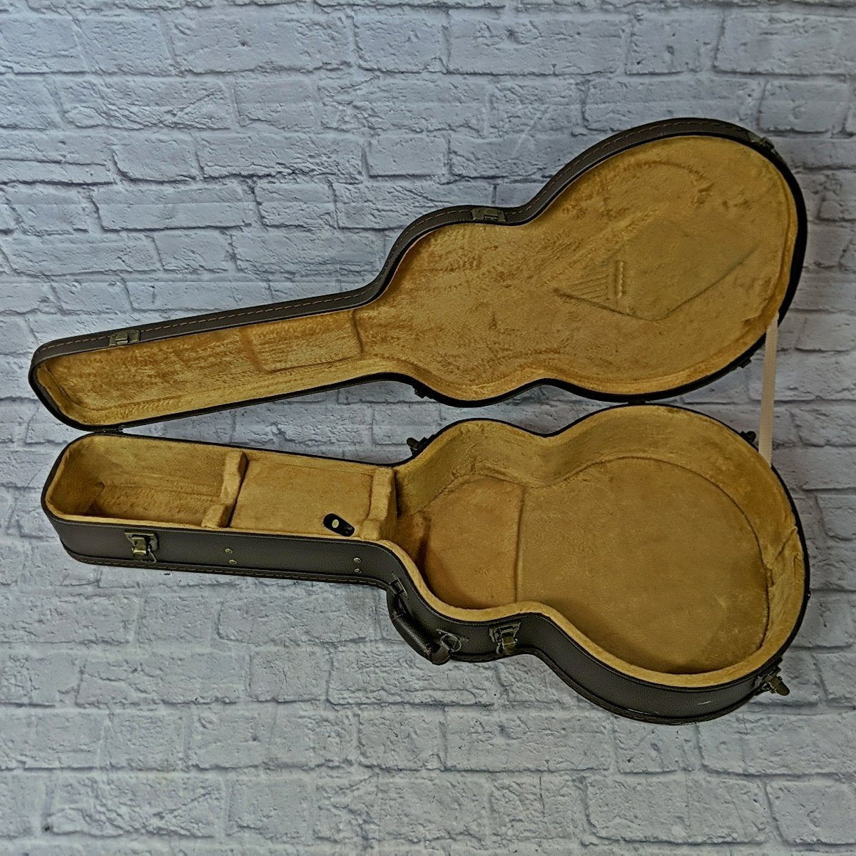 Washburn WJ40SCE Jumbo Acoustic Guitar With Hardshell Case