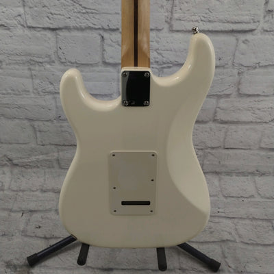 Fender Standard Stratocaster (MIM) White Electric Guitar w/ American Pickups