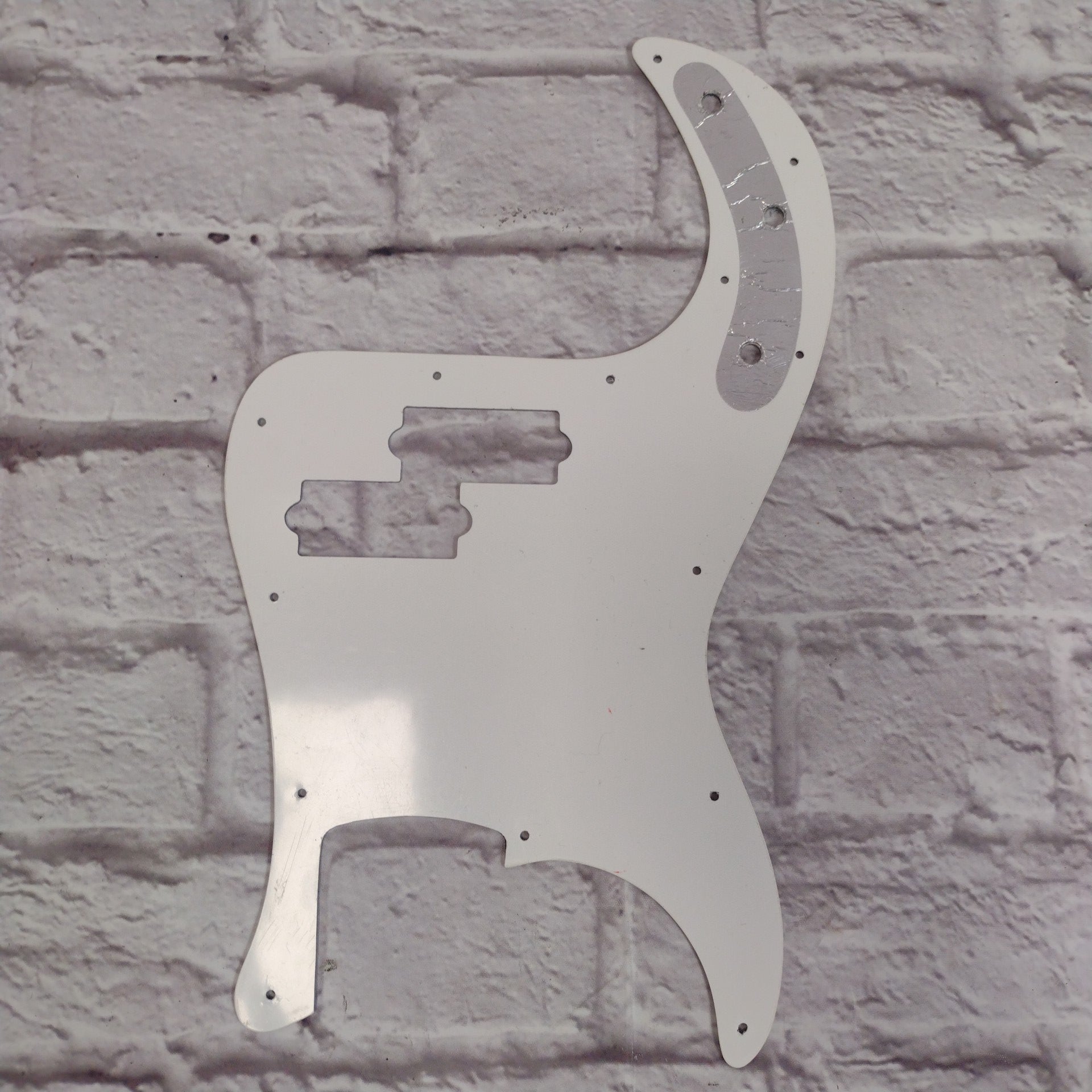 Unknown P-Bass Pickguard WBW
