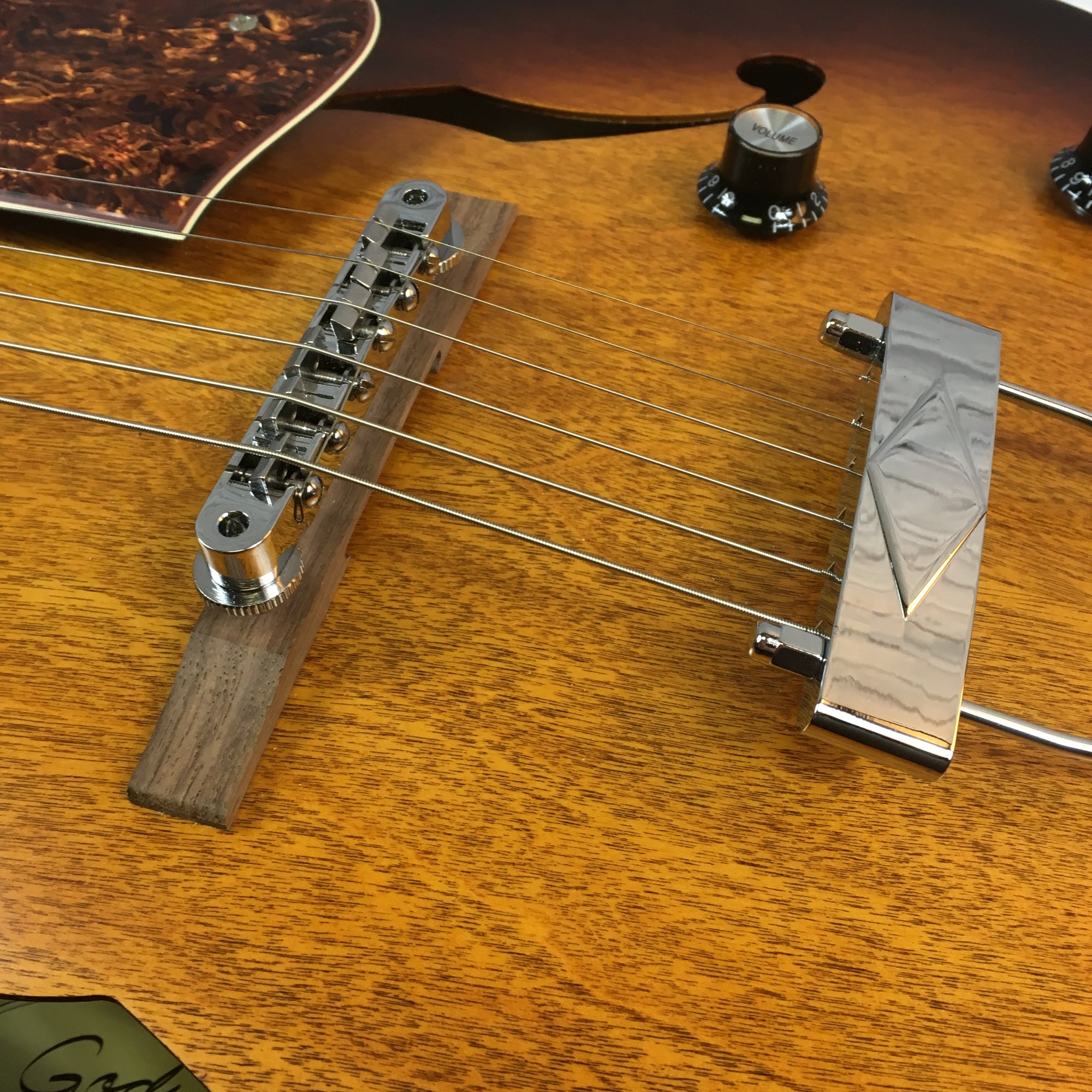 Godin 5th Avenue Kingpin P90 Cognac Burst Electric Guitar