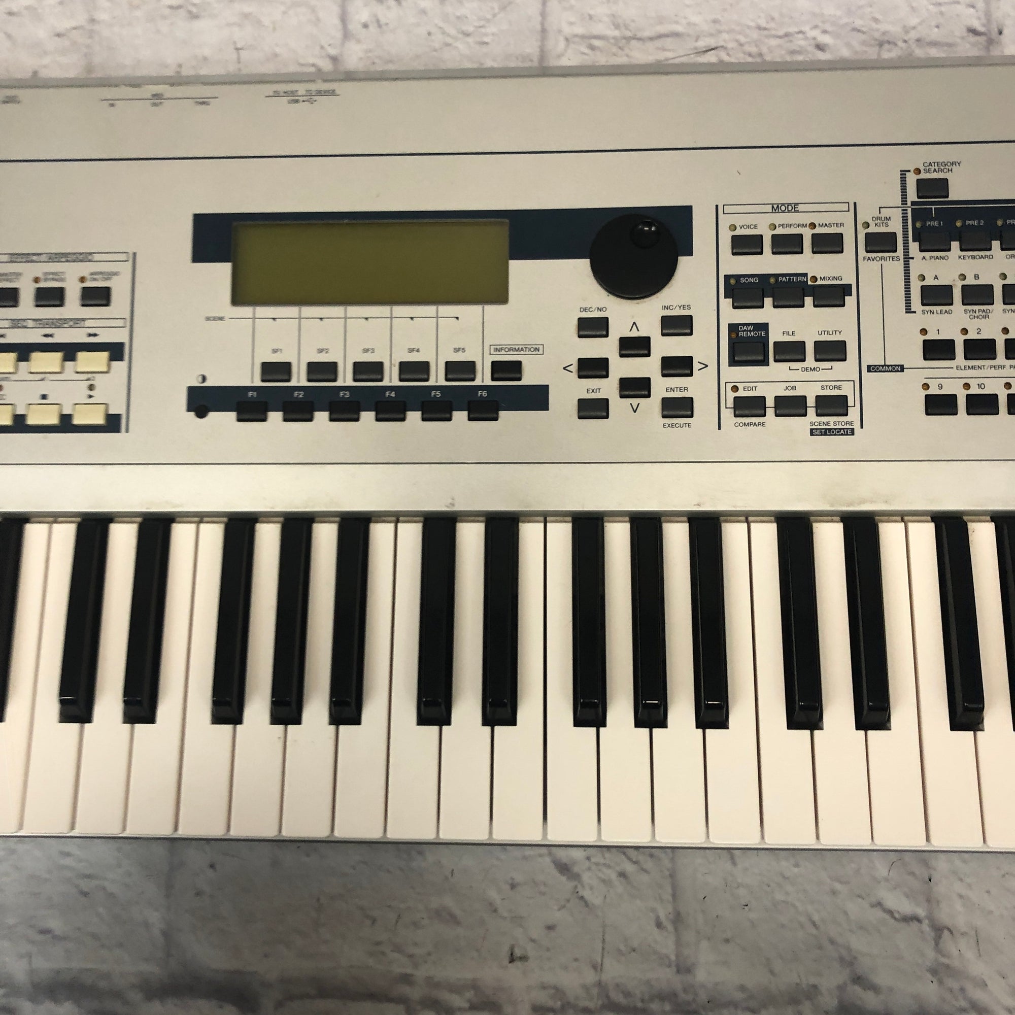 Yamaha MO6 61 Key Synthesizer Workstation - Evolution Music