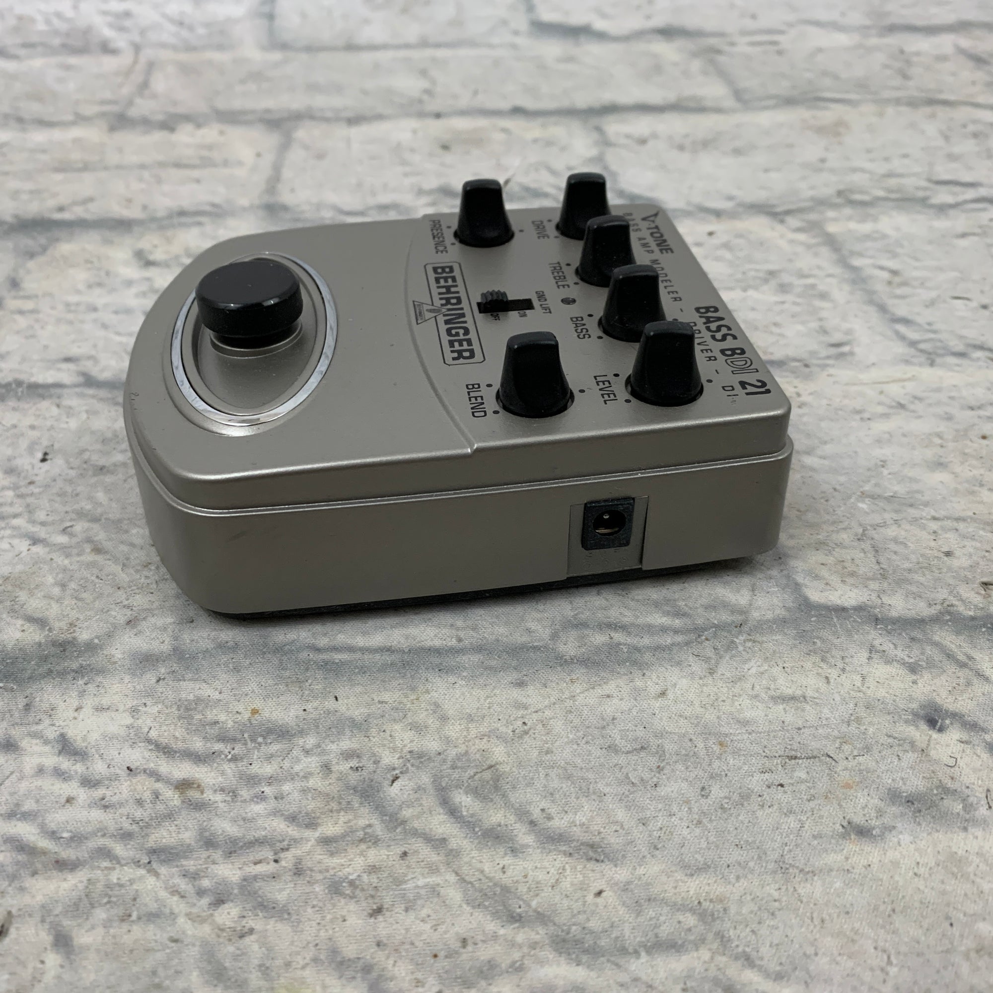 Behringer V-Tone Bass Amp Modeler Driver DI BDI21