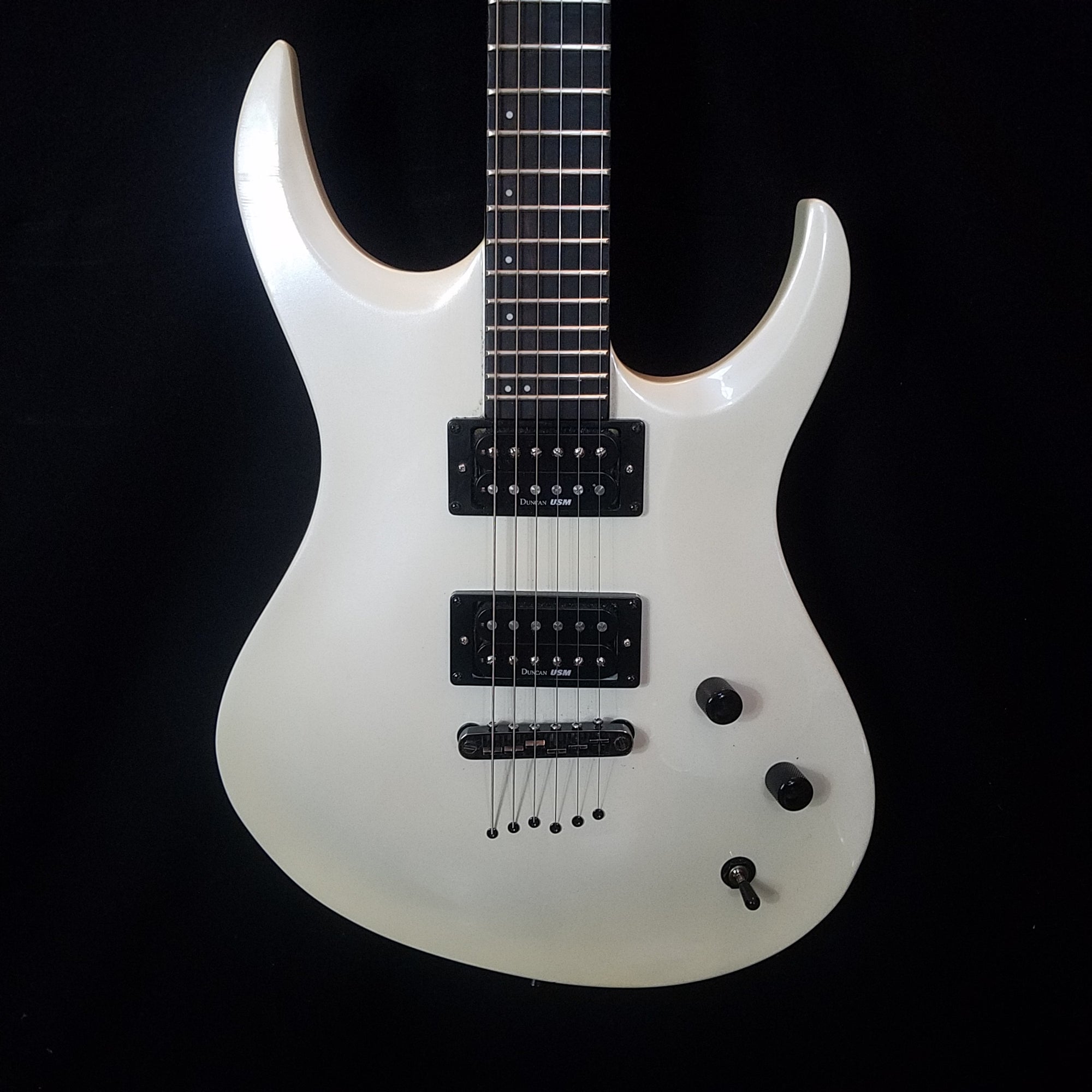 Washburn XM-DLX 24 Fret Set Neck Pearl White Electric Guitar Washburn XM-DLX 24 Fret Set Neck Pearl White Electric Guitar