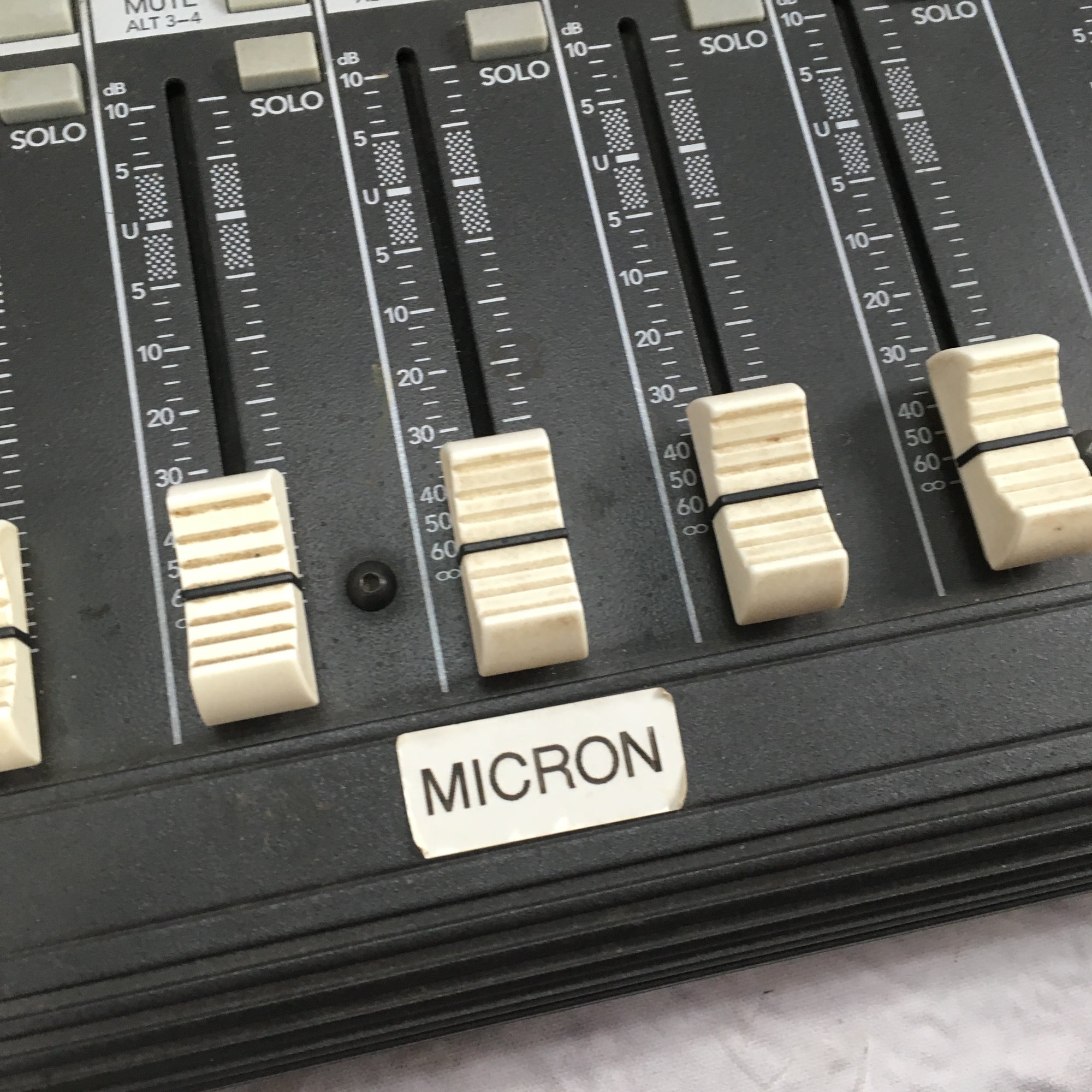 Mackie 1402VLX Passive Mixer