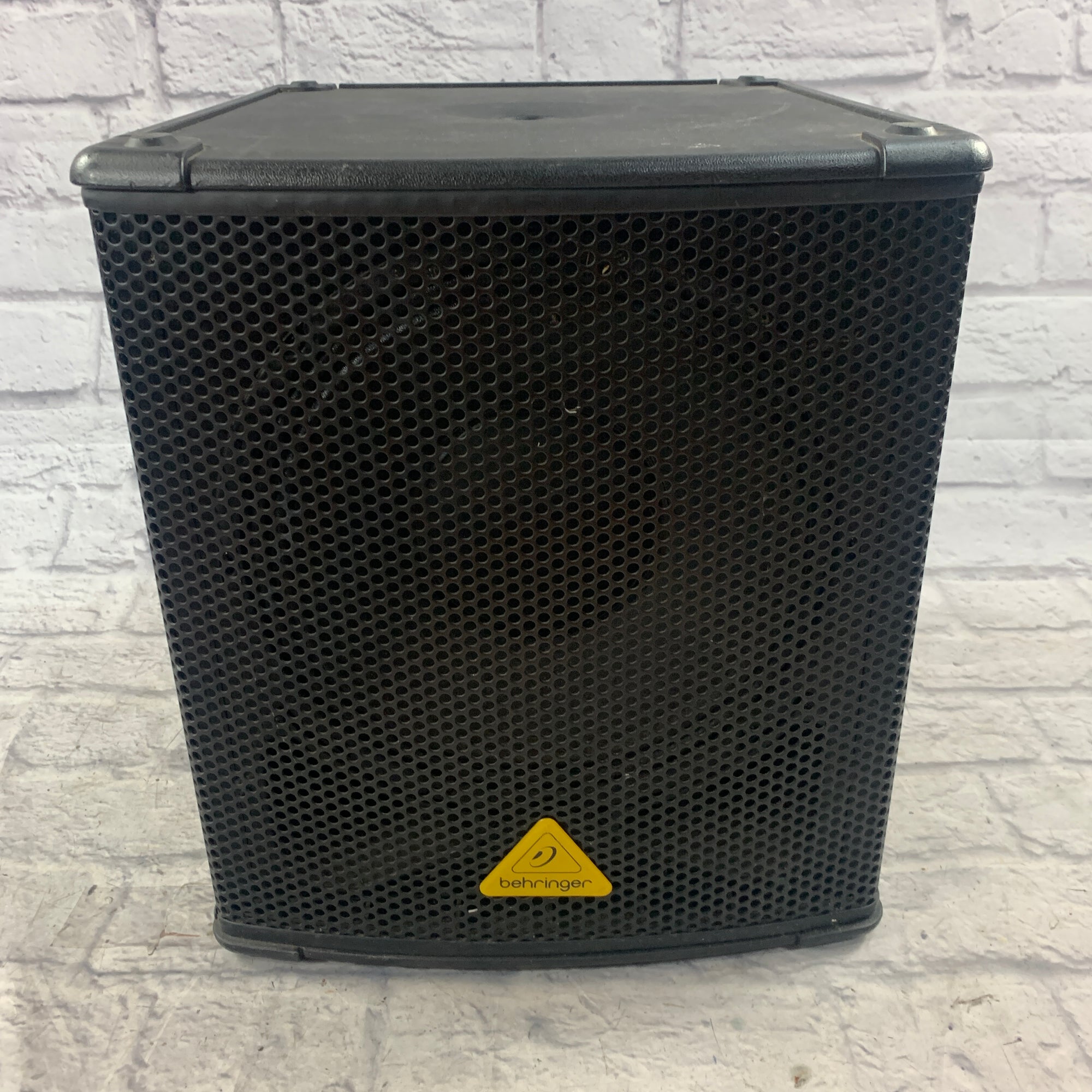 Behringer 12 hot sale powered subwoofer