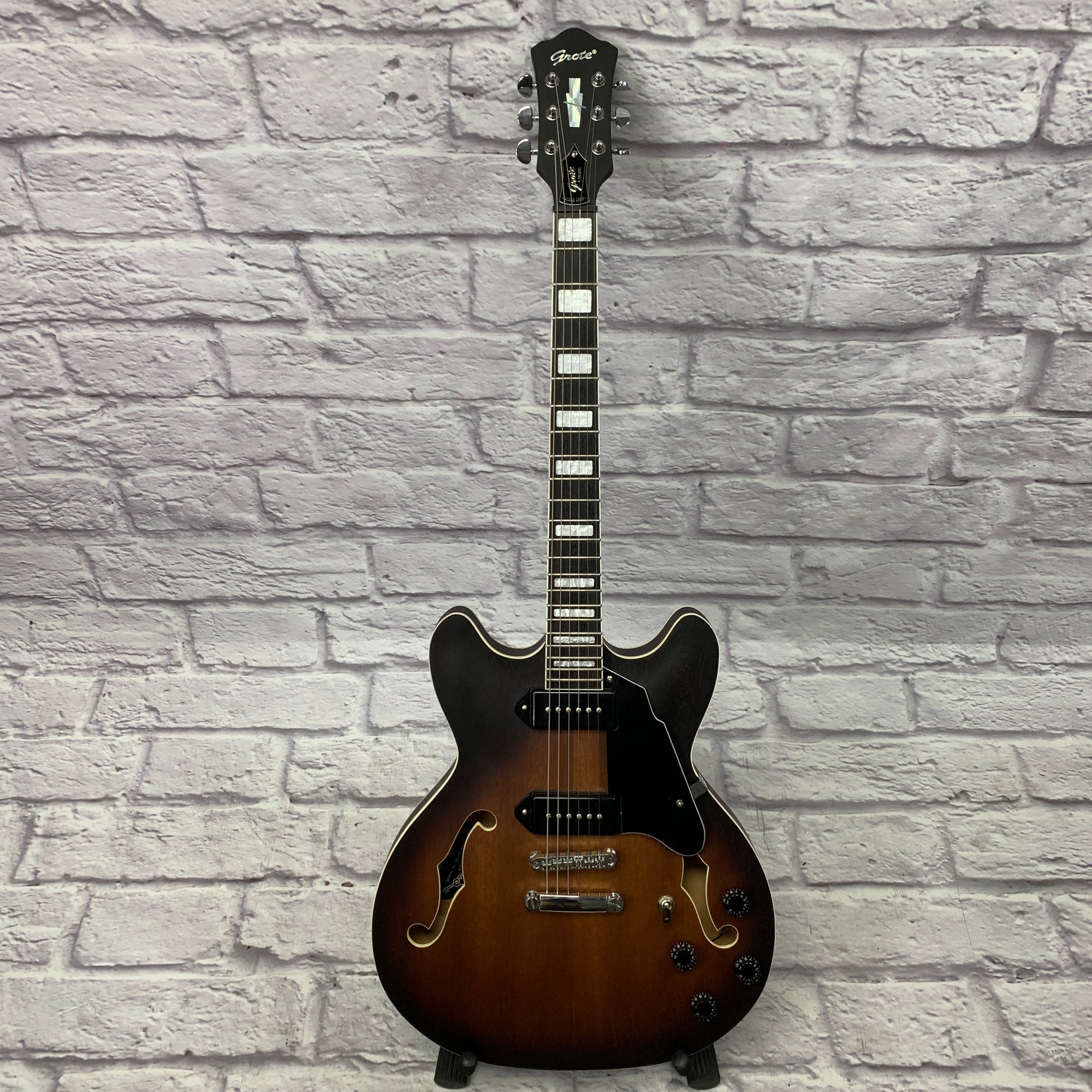 Grote Semi Hollow Satin Sunburst