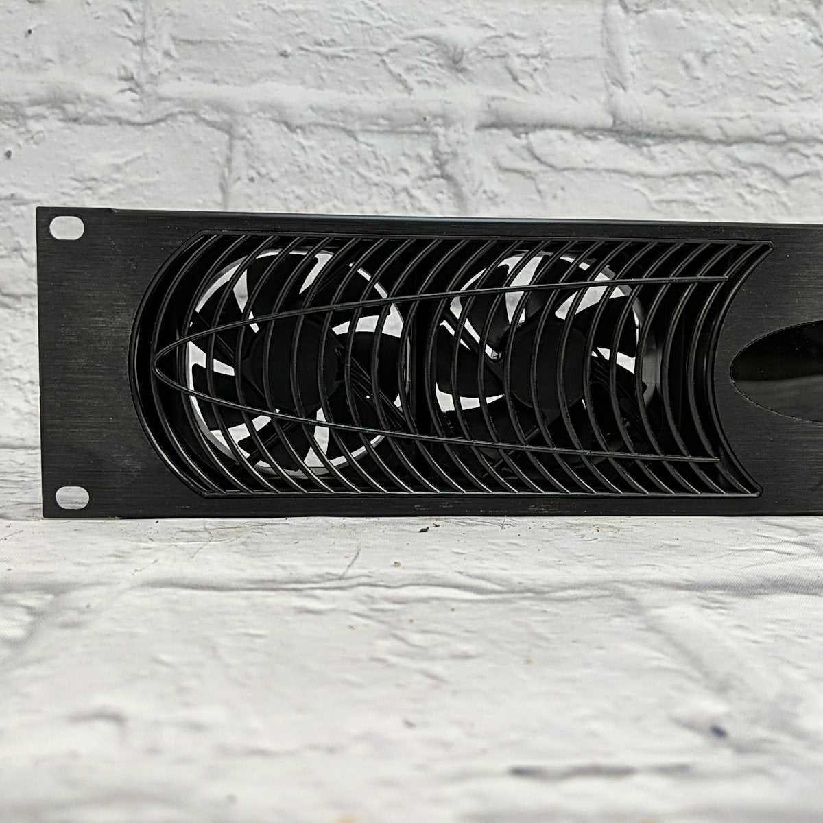 Middle Atlantic Products UQFP-4DRA Rack Fan Panel with Thermometer