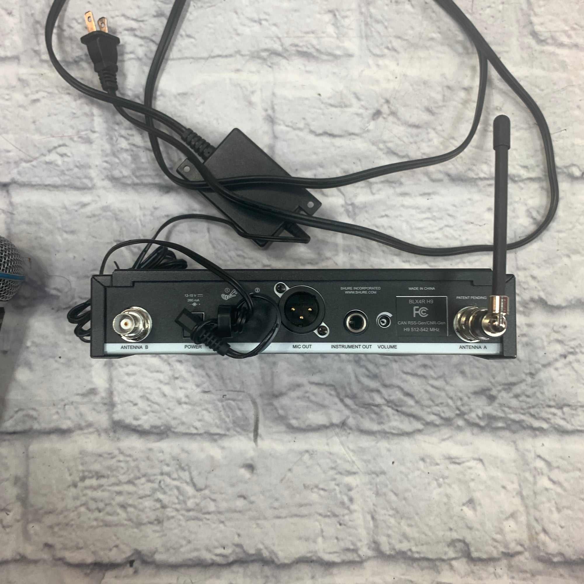 Shure BLX4R Wireless System w/ Beta 58a