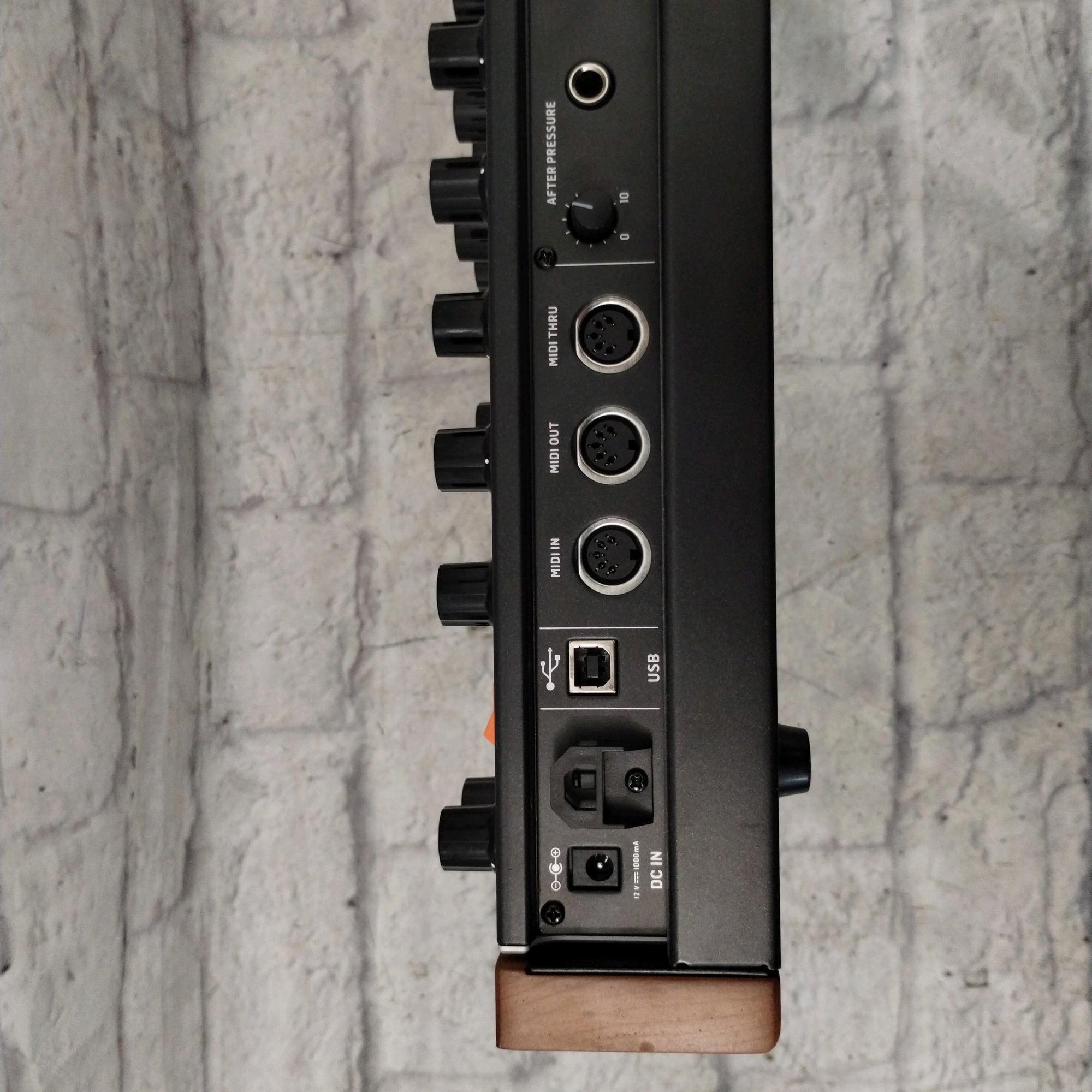 Behringer Poly D 4-Voice Polyphonic Synthesizer