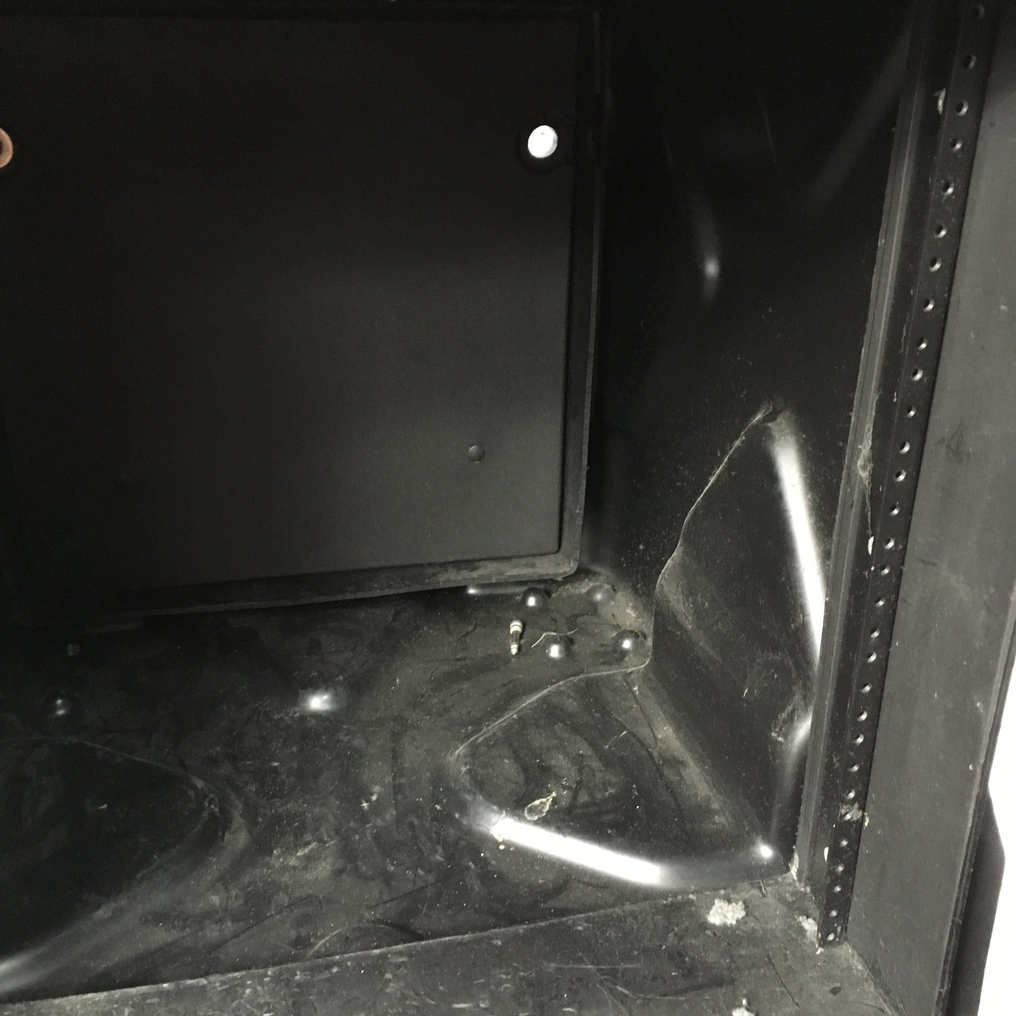 SKB R1010 8U Rack with Slant Mixer Top