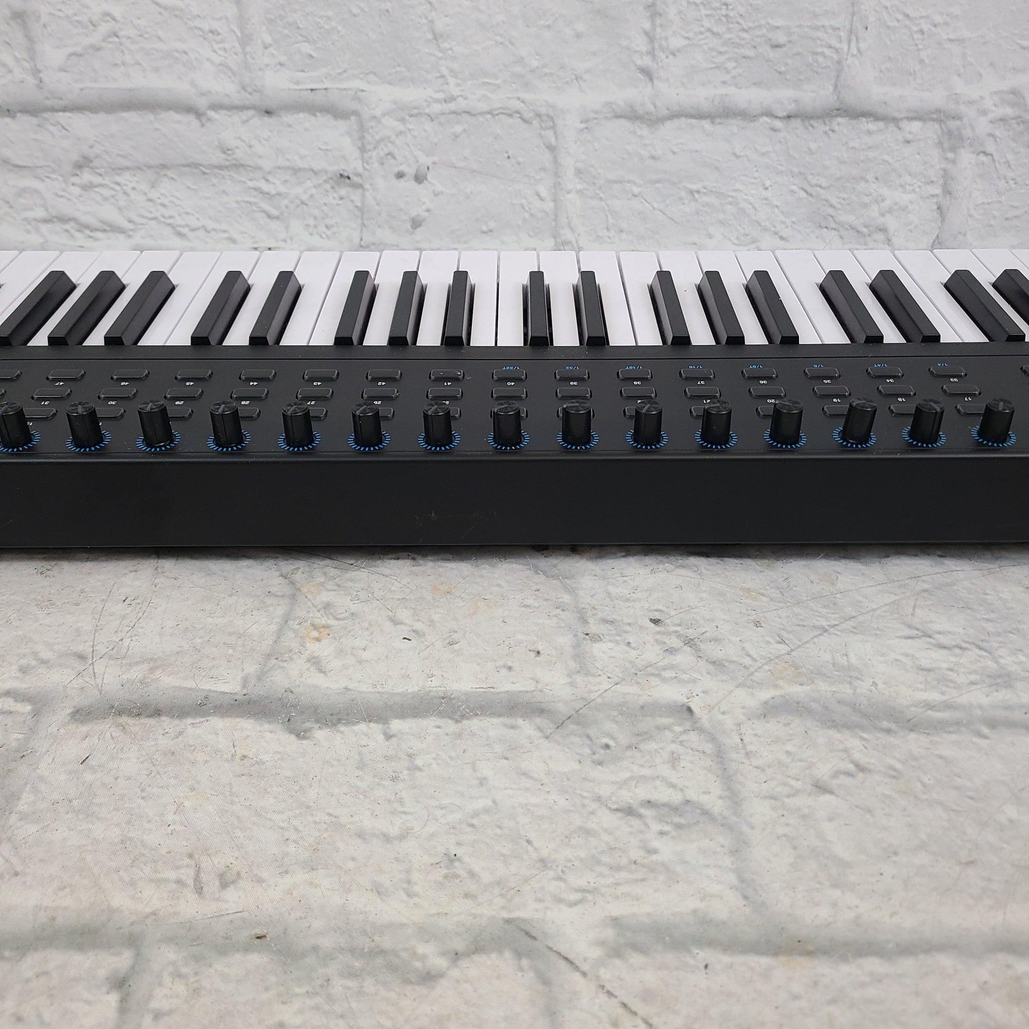 Alesis VI61 61 Midi Controller
