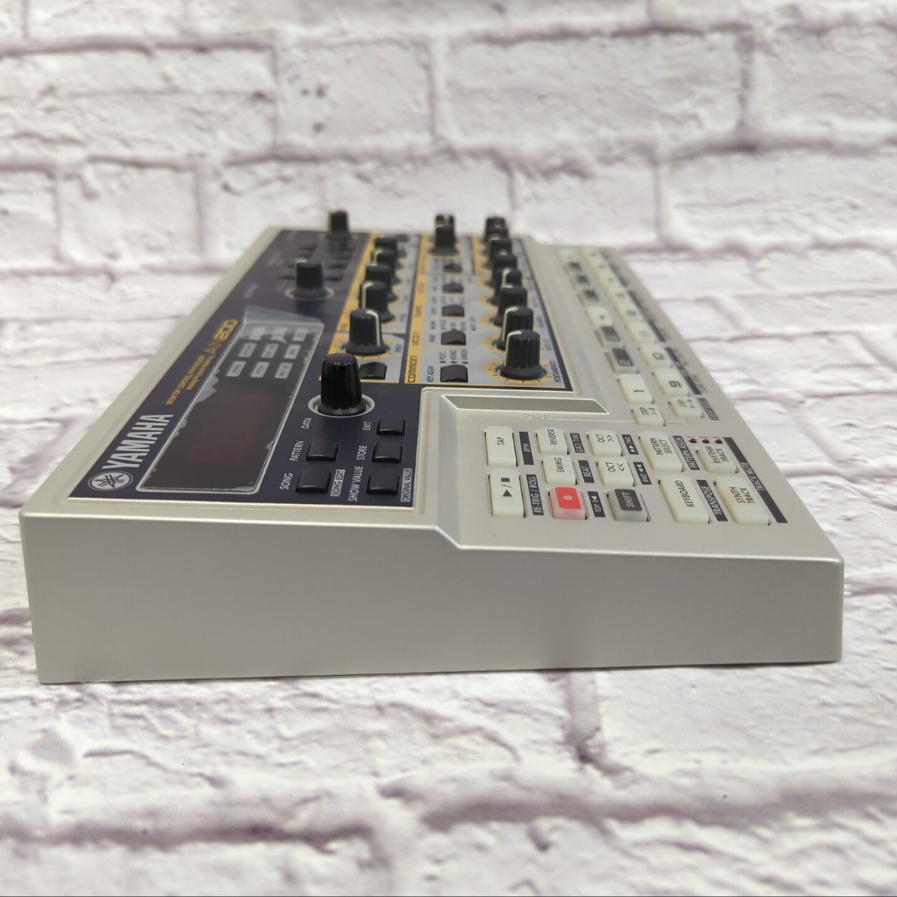 Yamaha AN200 Desktop Analog Modeling Synthesizer - Evolution Music