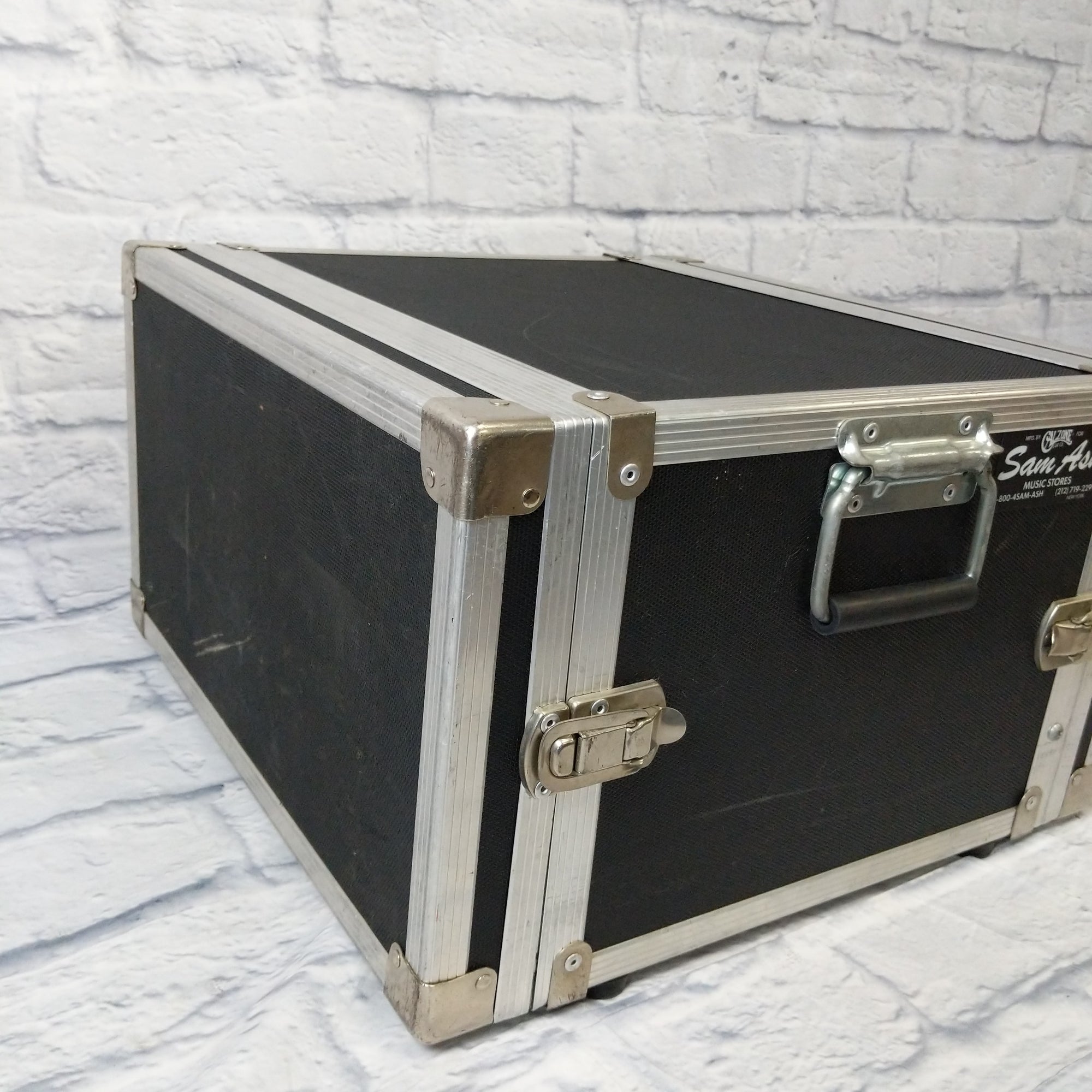 Unknown 6U Rack Case with Briefcase Latches