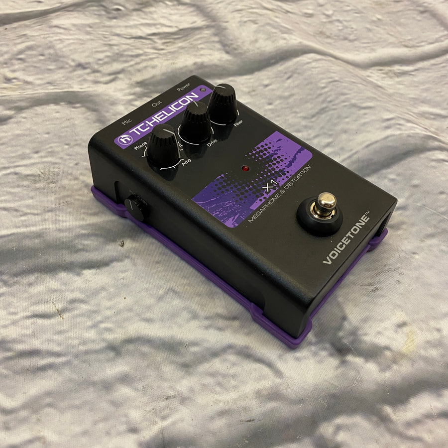 TC Helicon Voicetone X1 Megaphone and Distortion Vocal Effect Pedal