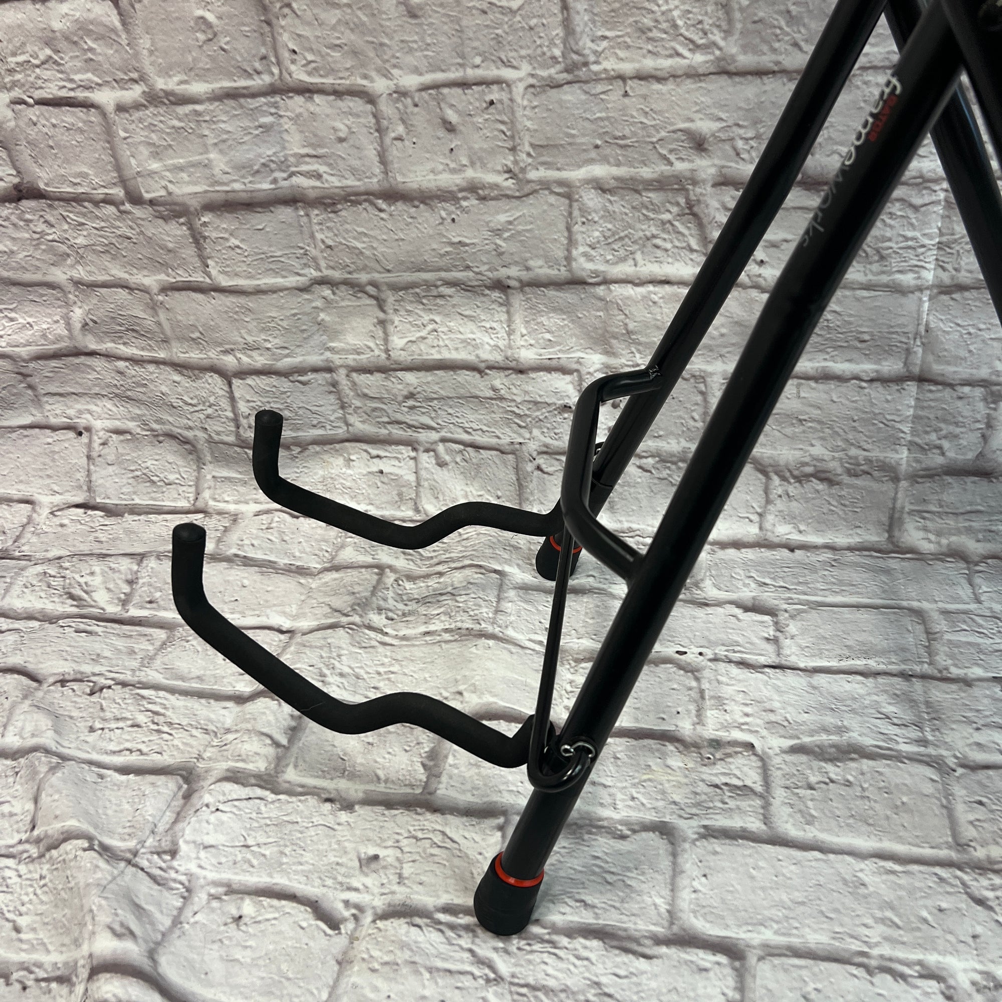 Frameworks GFW-GTR-SEAT Combination Guitar Seat / Single Guitar Stand