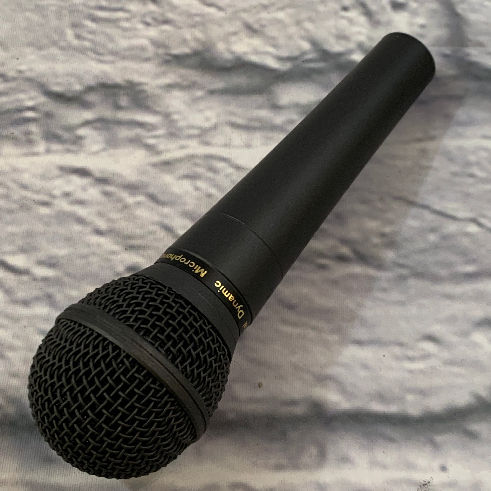 TEV TM-821 Dynamic Microphone with case, cable and clip