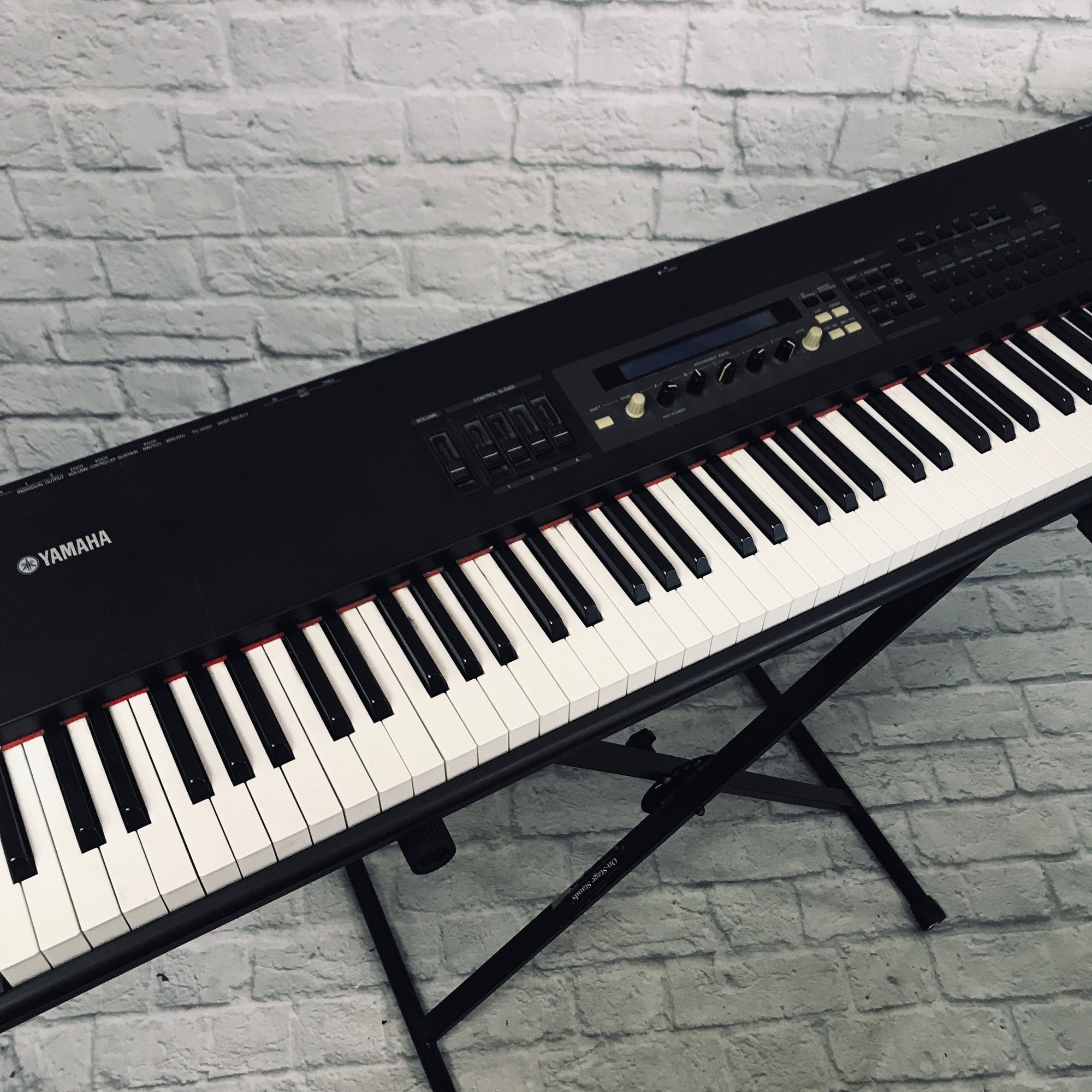 Piano Yamaha S80 avec support - Electronic Keyboards -  Saint-Jean-sur-Richelieu, Quebec