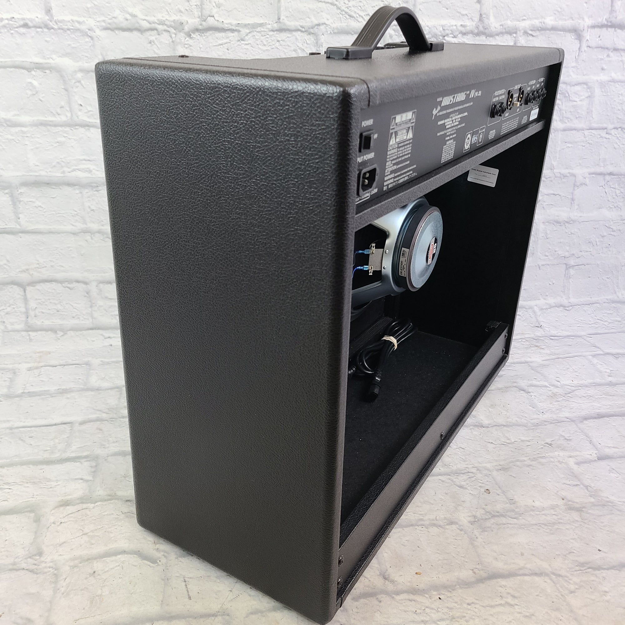 Fender Mustang IV Modeling Guitar Combo w/ Footswitch