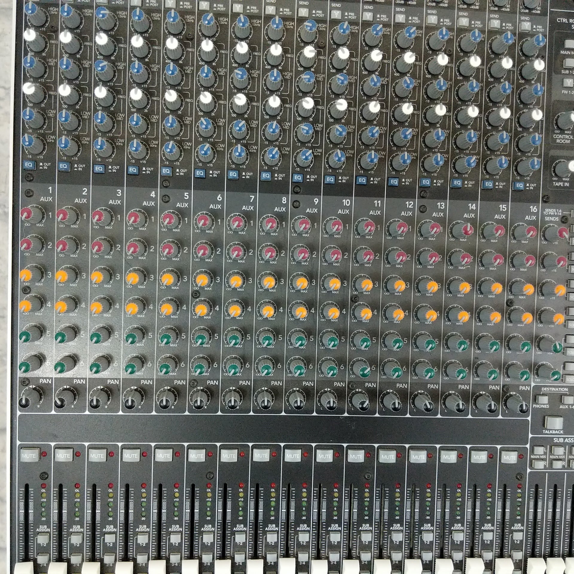 Mackie Onyx 1640i 16-Channel 4-Bus Firewire Analog Mixer