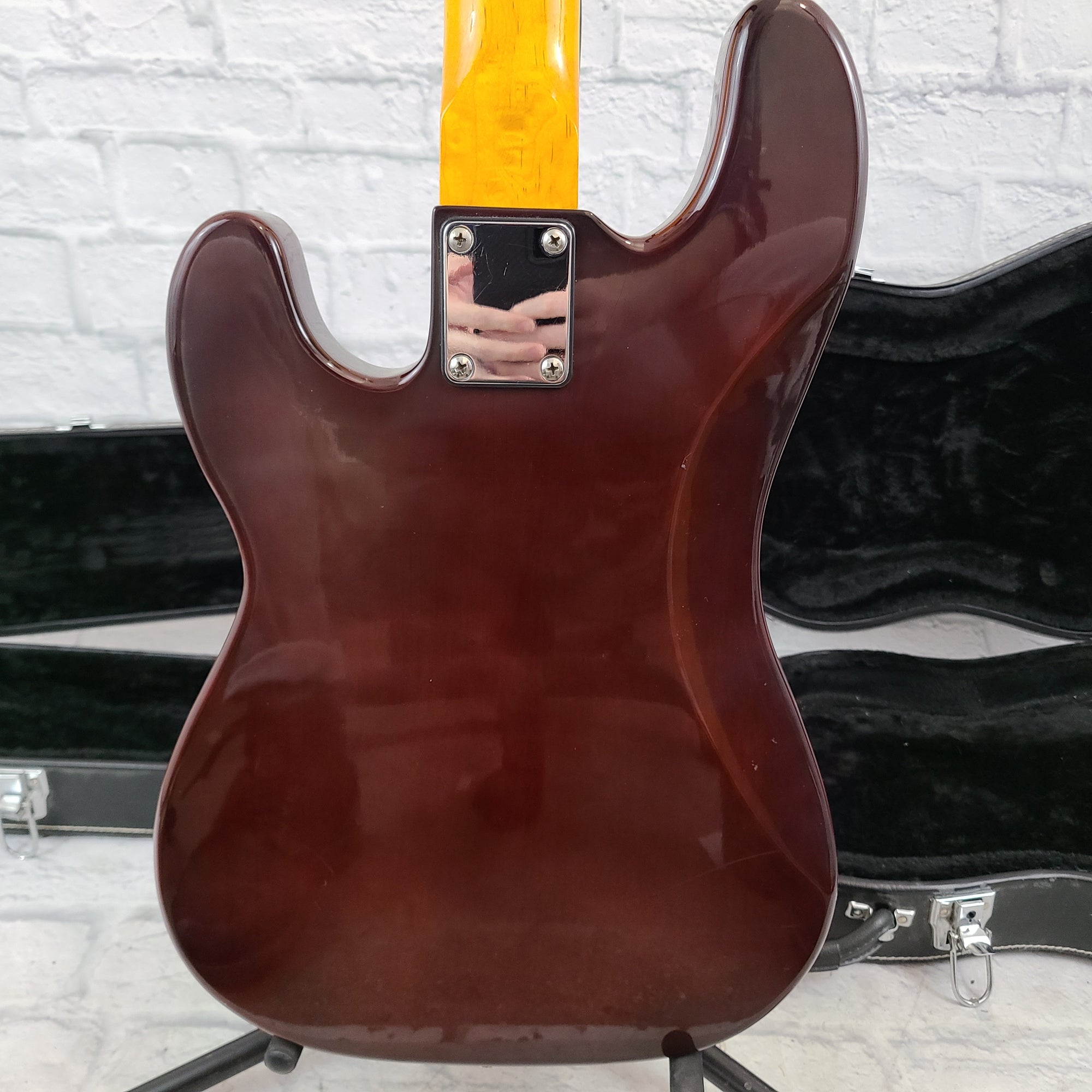 Ellis P- Style Bass w/ hard Case 4 String Bass Guitar