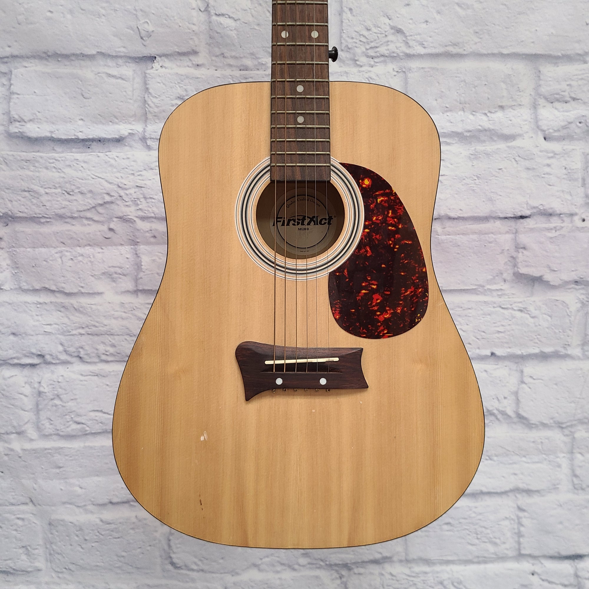 First act shop guitar mg380