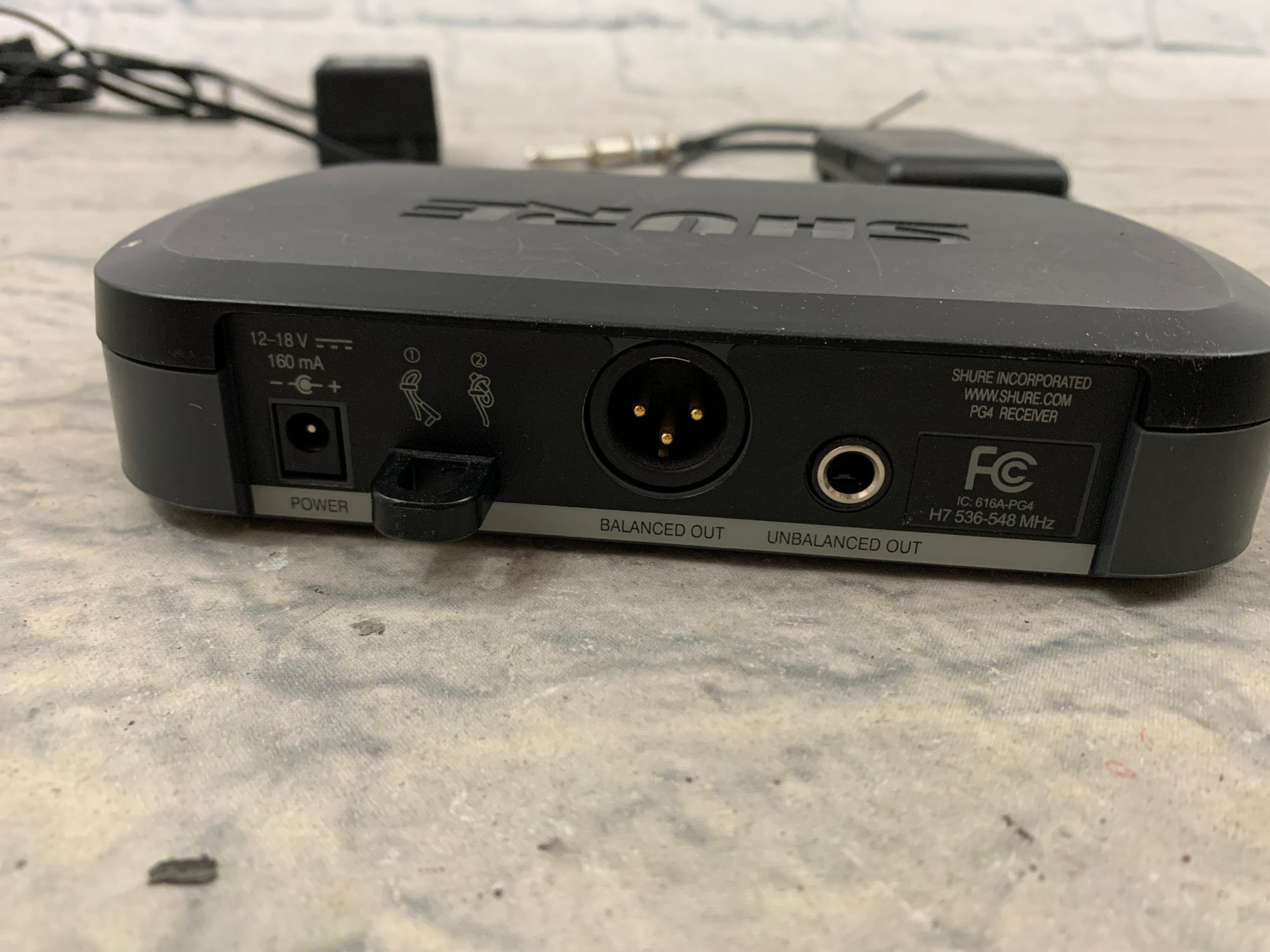 Shure PG4 Wireless Diversity Receiver H7 Instrument Transmitter shure-pg4-wireless-diversity-receiver-h7-instrument-transmitter