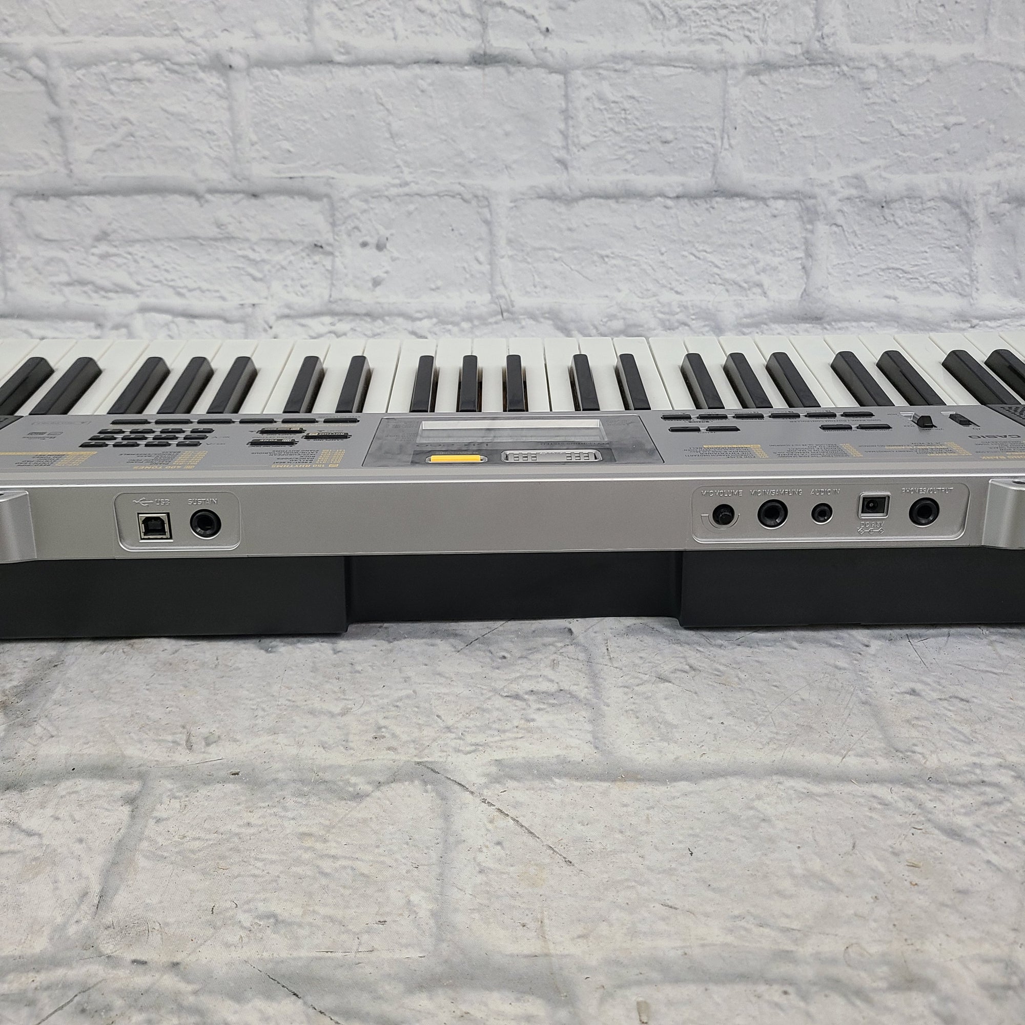 Casio LK-200 61 Key Keyboard