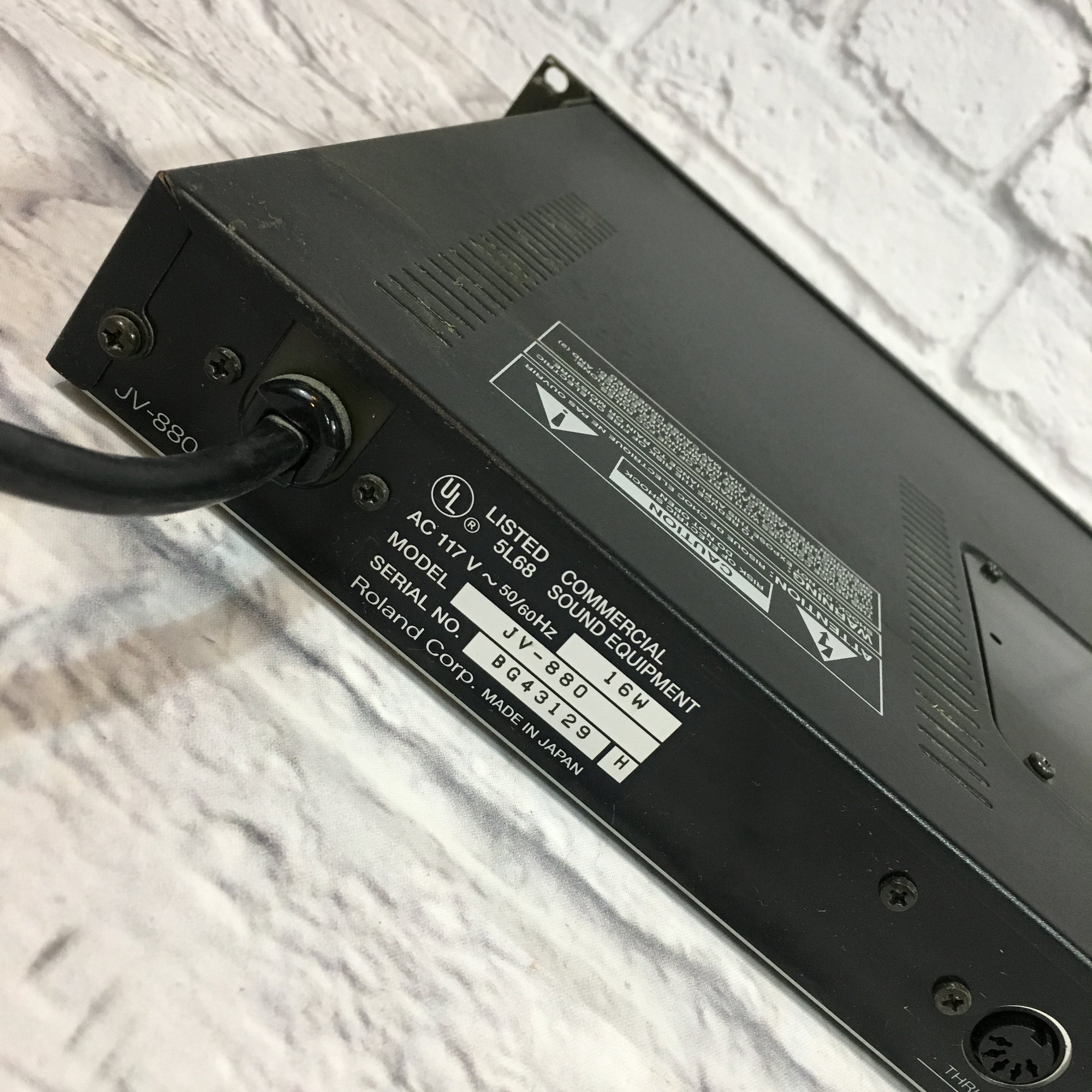 Roland JV-880 Rack Synth with Sounds of the 60s 70s Expansion Card